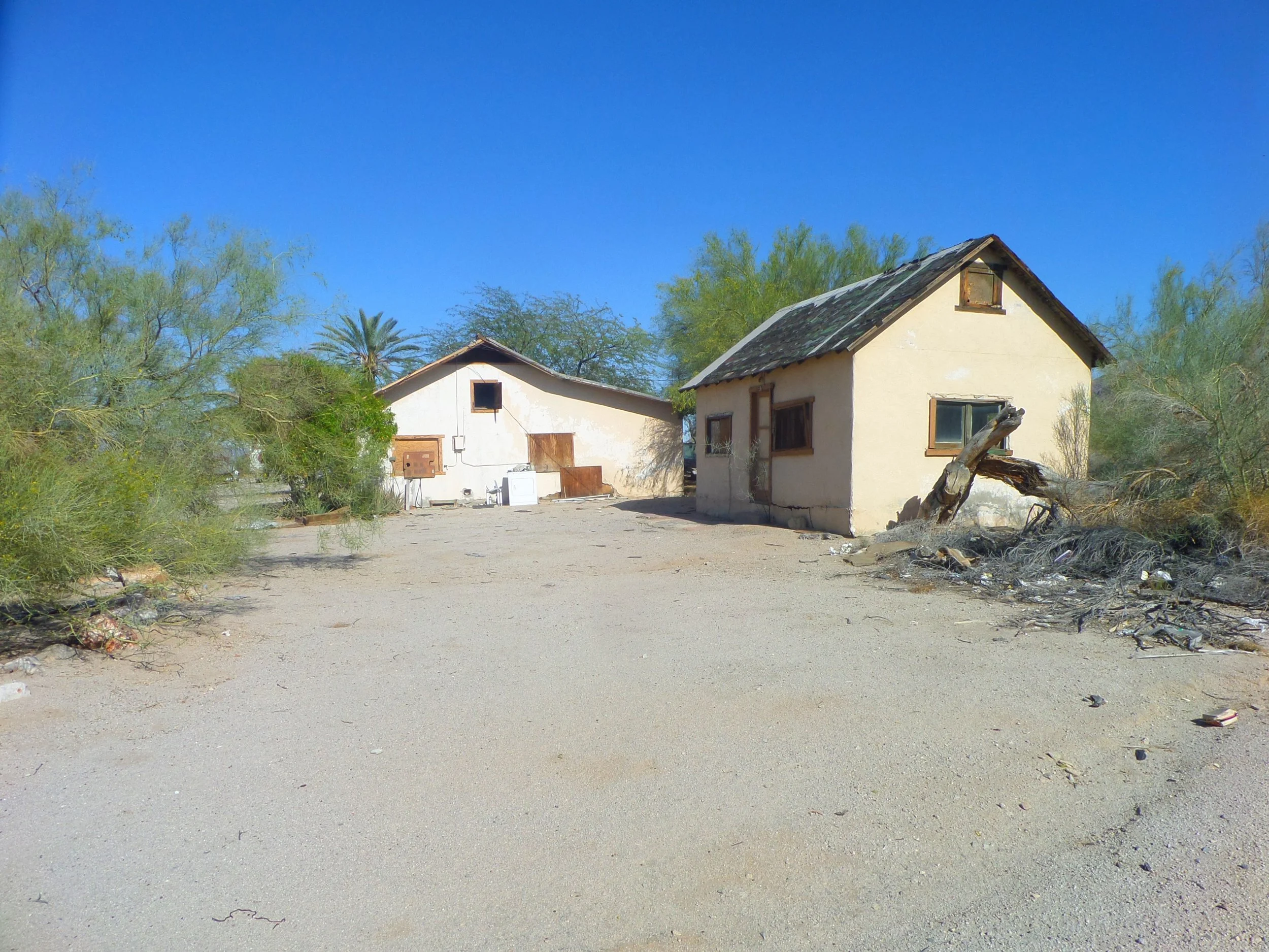 abandoned-buildings-desert-center-california.JPG