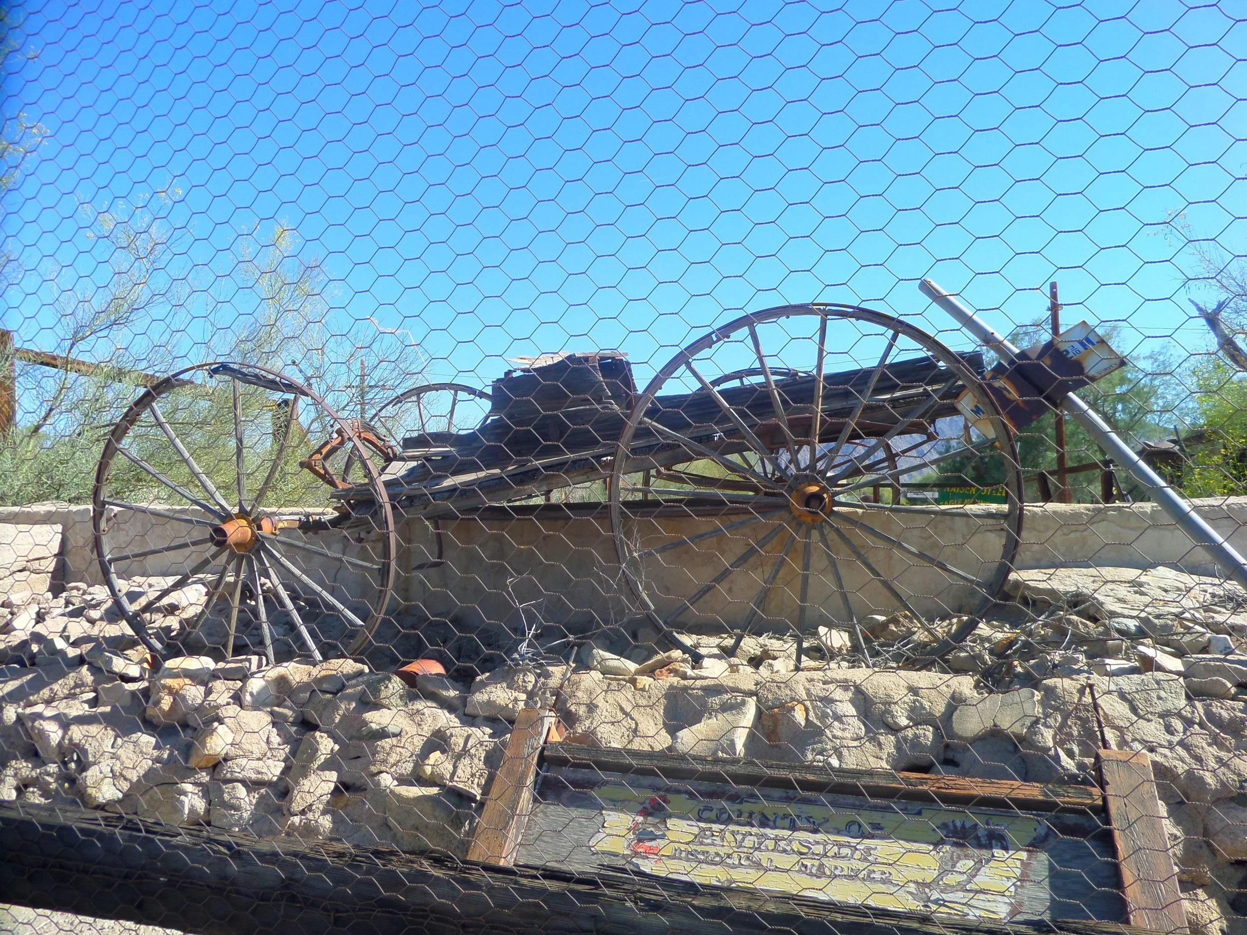 wagon-wheel-display-desert-center.JPG