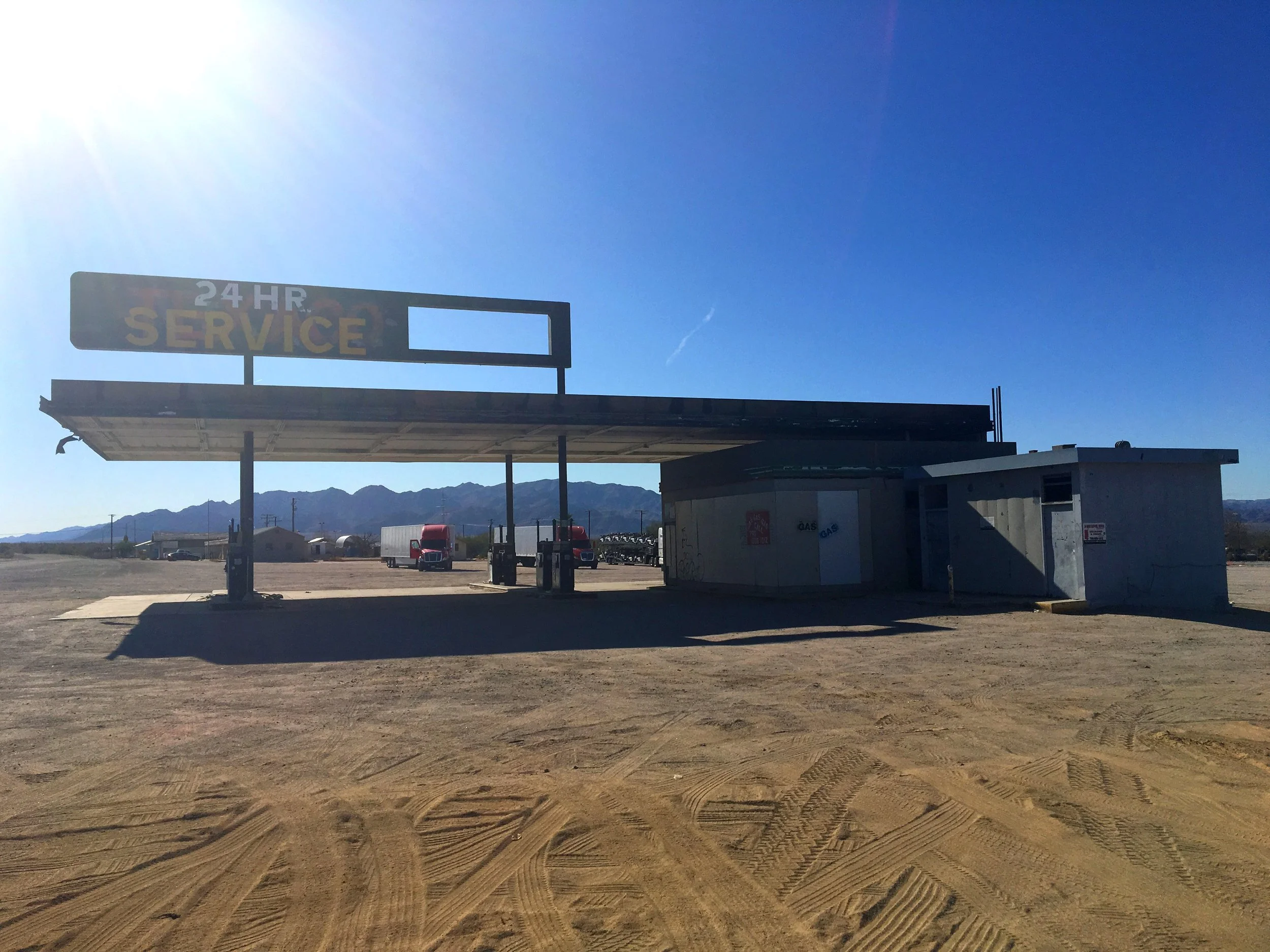 abandoned-desert-center-gas-station-california.JPG