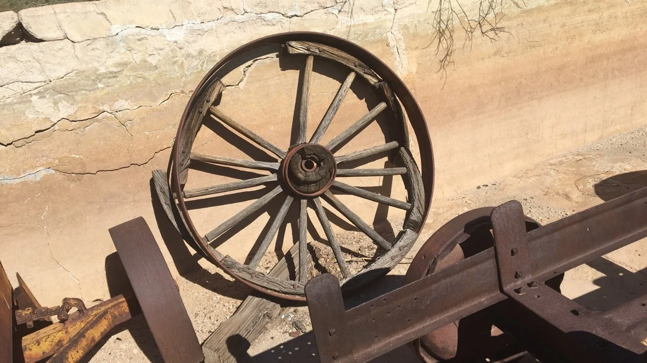 antique-wagon-wheel-desert-center-california.JPG