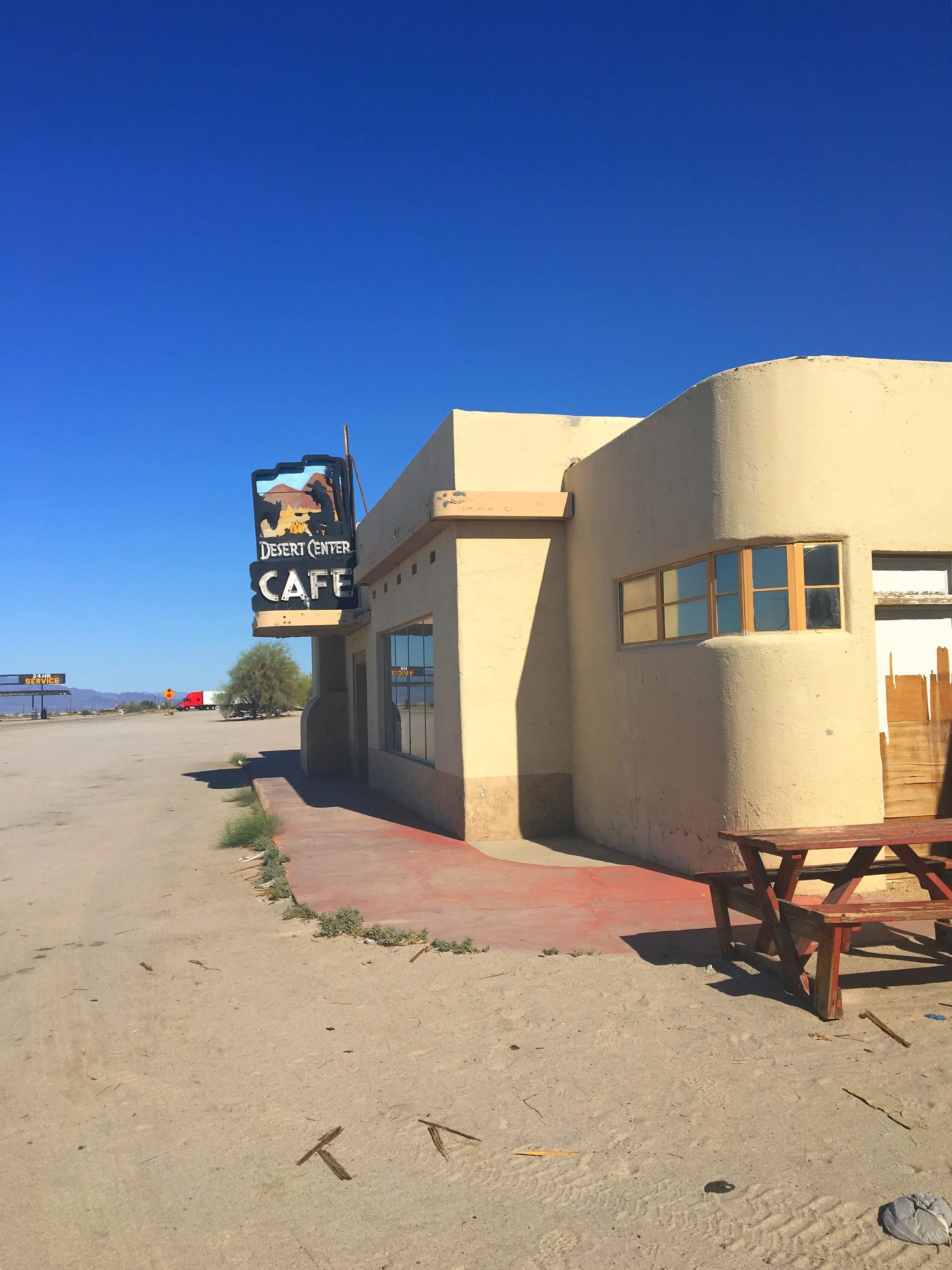 art-deco-desert-center-cafe-california.JPG