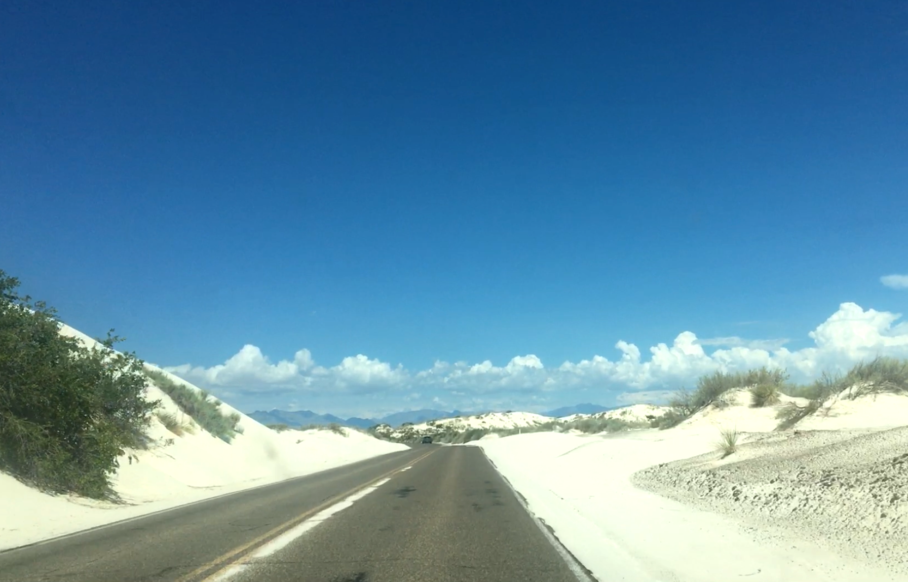 road-through-white-sands-national-park.PNG