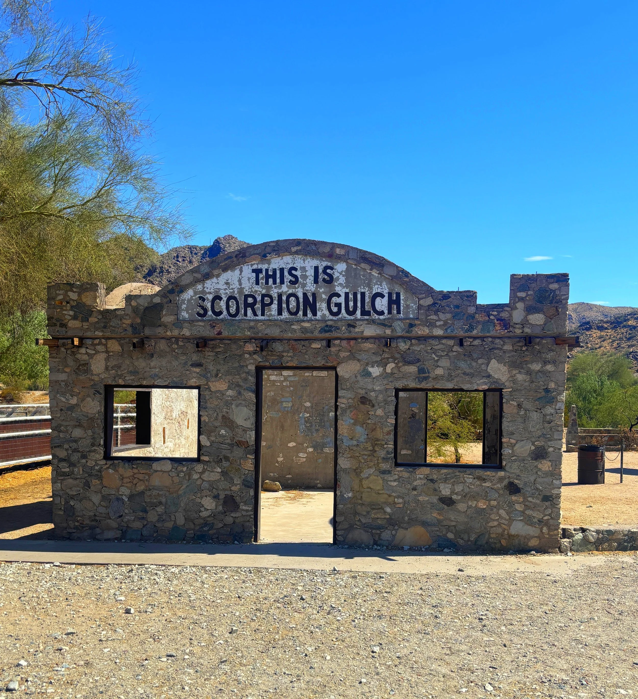 scorpion-gulch-sign-stone-building.JPG