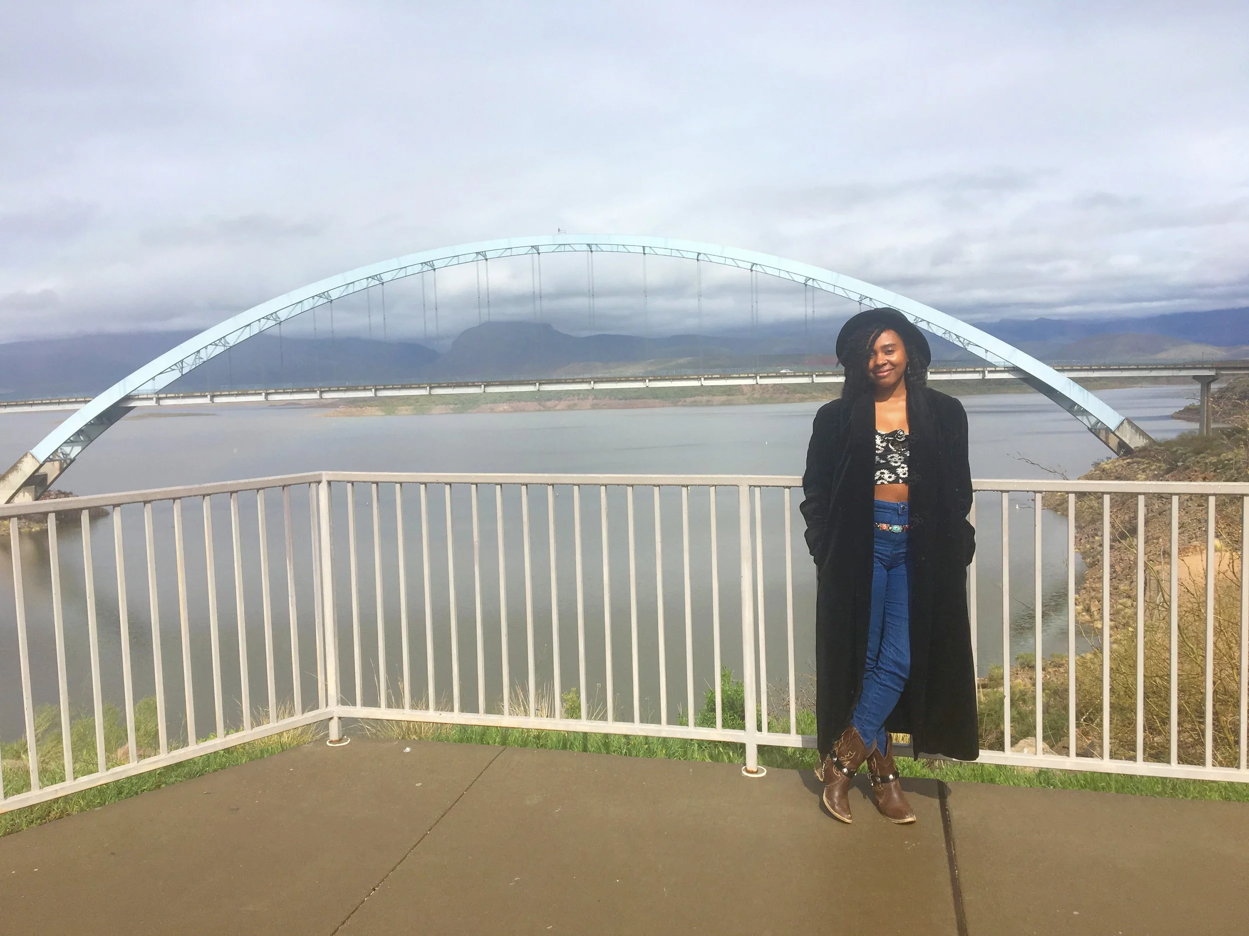 Arch structure of the Roosevelt Bridge creating a scenic desert lake view.