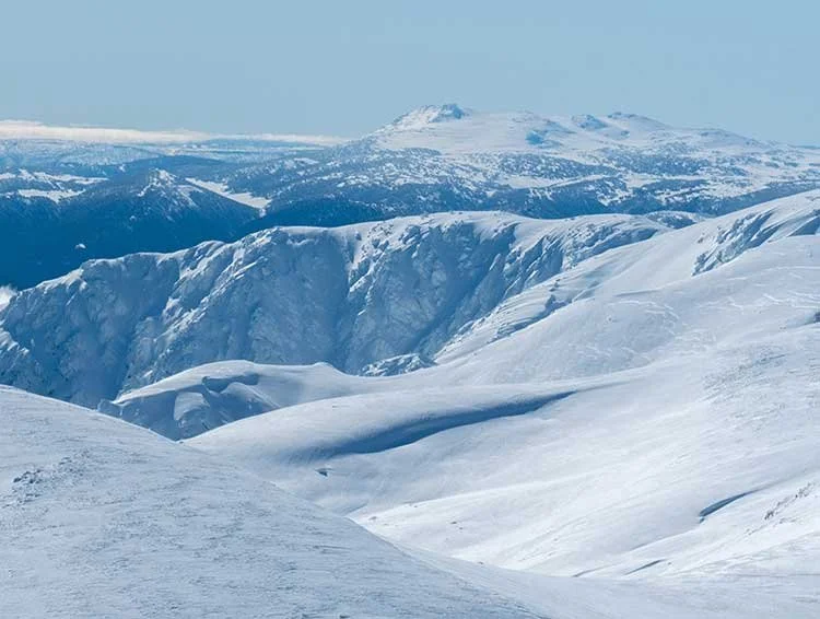 The snow-covered Main Range from the Kosciuszko route