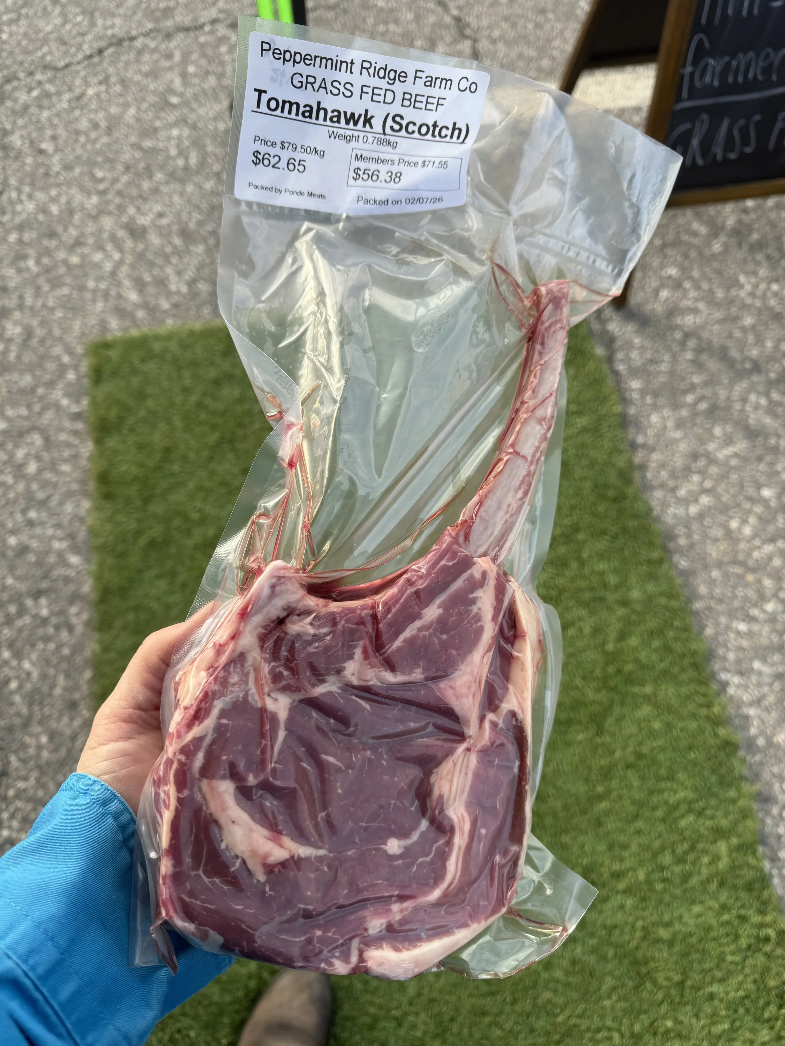 Come meet Tom (aka Tomahawk) : Steak that will fill your heart and meet your expectations.