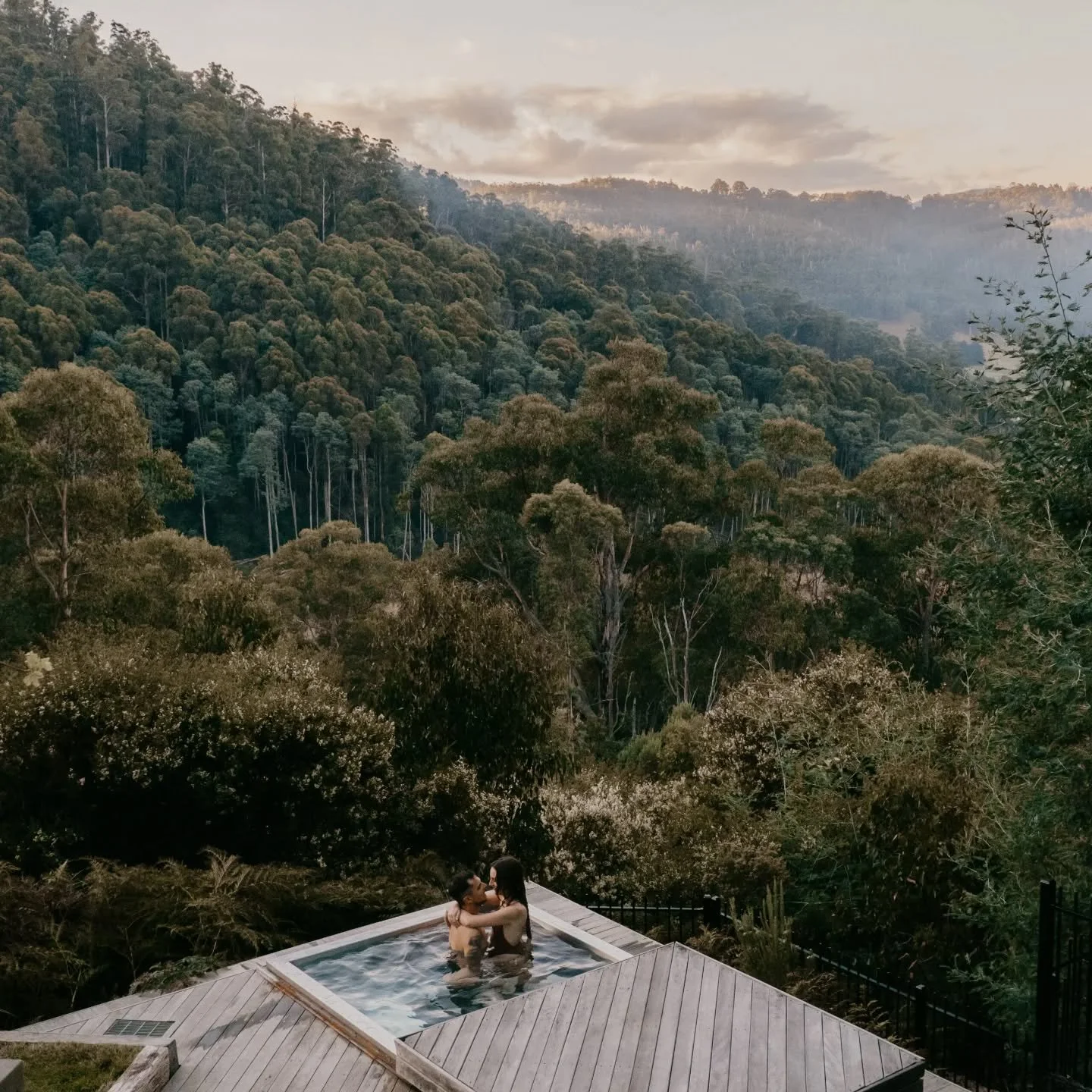 Once, in the early orchard days, couples warmed their bones by crackling fires and spoke softly of futures they hoped to build. Here, overlooking the orchards, you can do the same, soaking in this mineral plunge pool. 

#tasmania #OrchardsNestTasmani