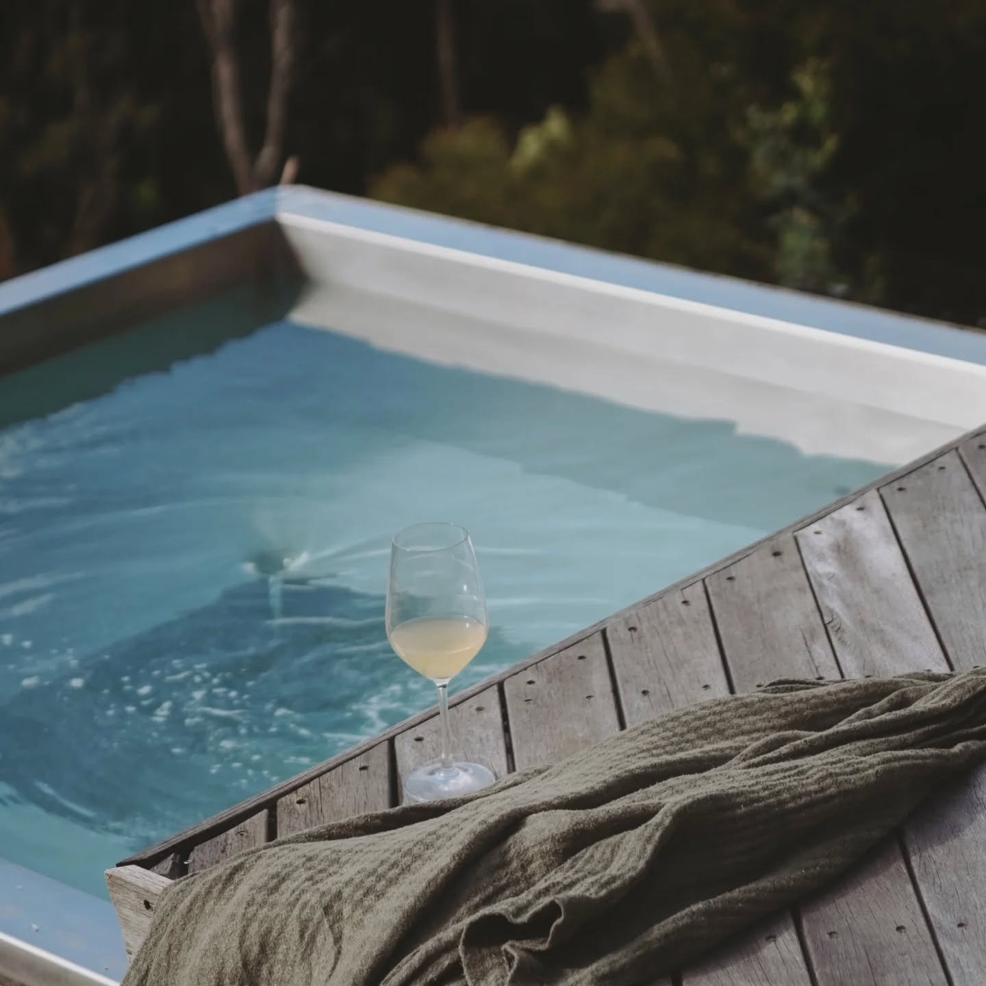 Top 5 Huon Valley Cider Boutiques 🍎 (All near Orchards Nest Tasmania)

Willie Smith&rsquo;s Apple Shed @williesmithsappleshed &mdash; The region&rsquo;s iconic organic cidery, set inside a 1940s apple shed with tastings, hearty local food, and a cha