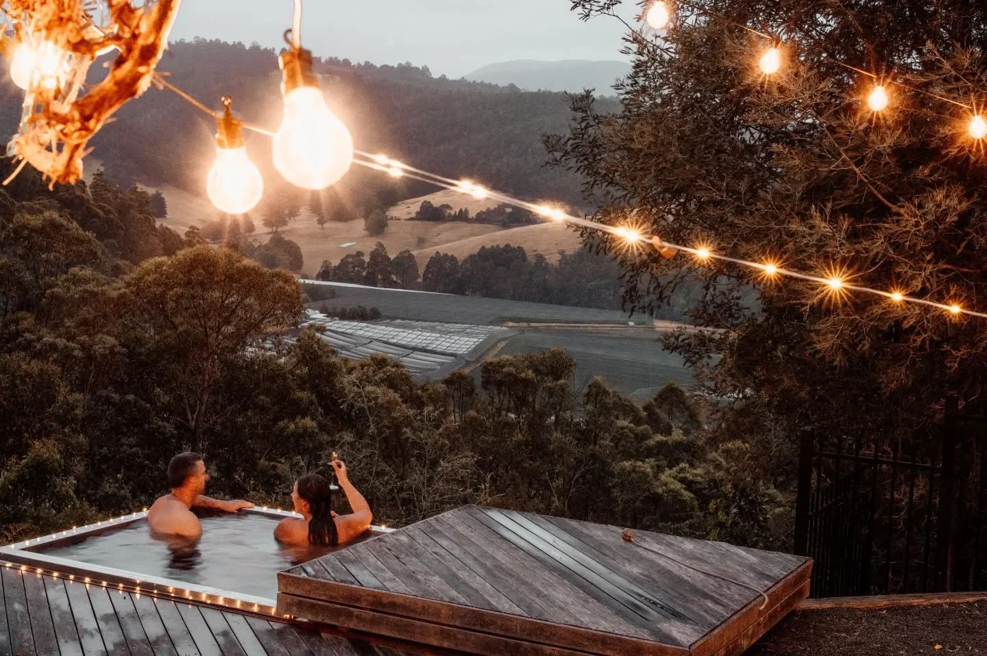 Golden hour at Orchard&rsquo;s Nest ✨

Soaking outdoors as the sun dips behind the hills, lights glowing, and the valley stretching out in front of you&hellip; nowhere to be but here. 

Just warm water, fresh air, and a view that does all the talking