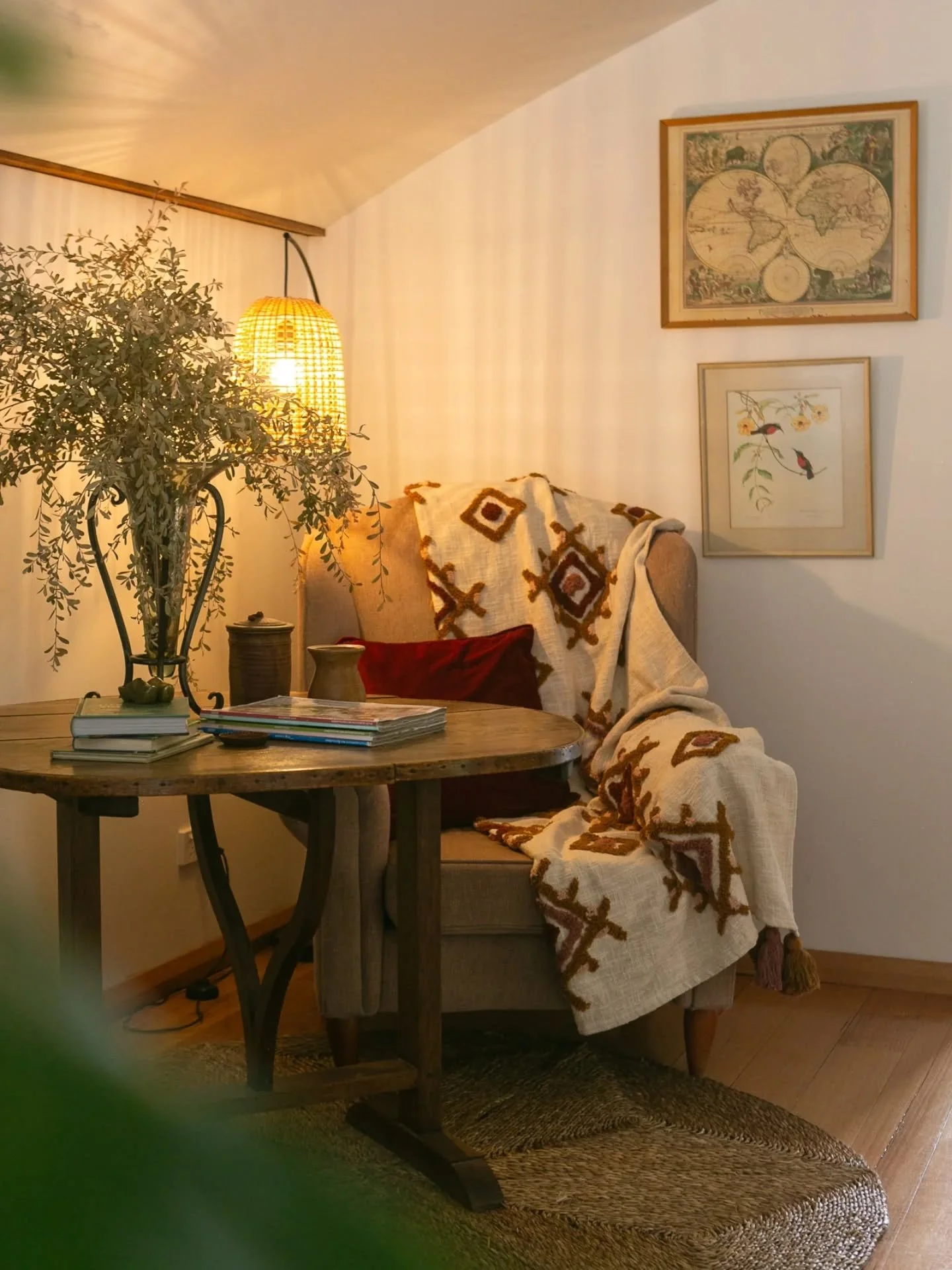 A few of the cosy nooks of Orchards Nest. 

Which one is or was your favorite? 

*
*
*
*

#visittasmania #discovertasmania #cabin #cabinlove #cabinlife #tassiegram #hottubtime #outdoorbath #cosyvibes #tasmaniatrip #travelgram #travel #travelaustralia