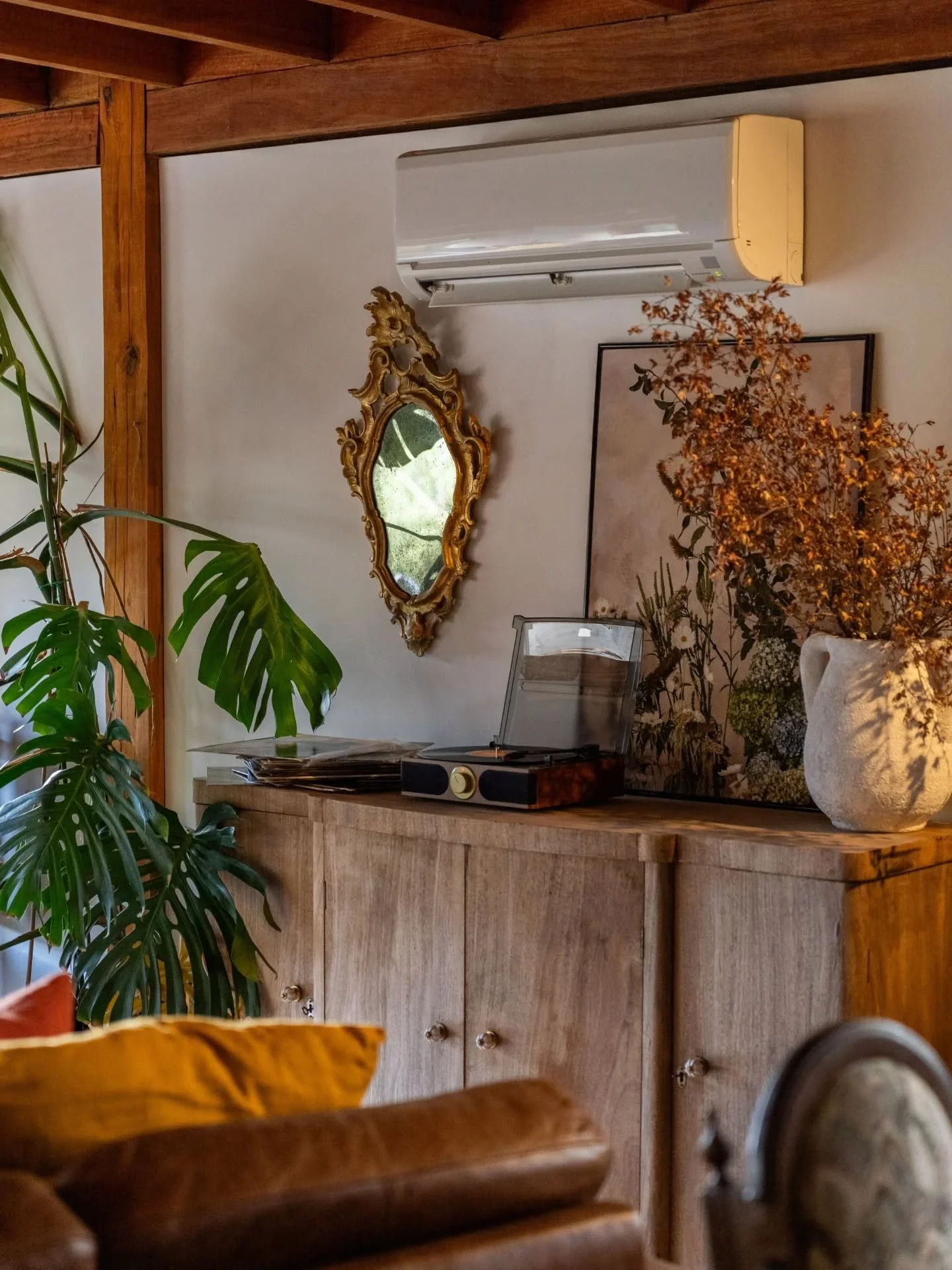 Mellow autumn days ~ happy April Fools. May your brain be savvy, your trust well-placed and your heart light 🤞