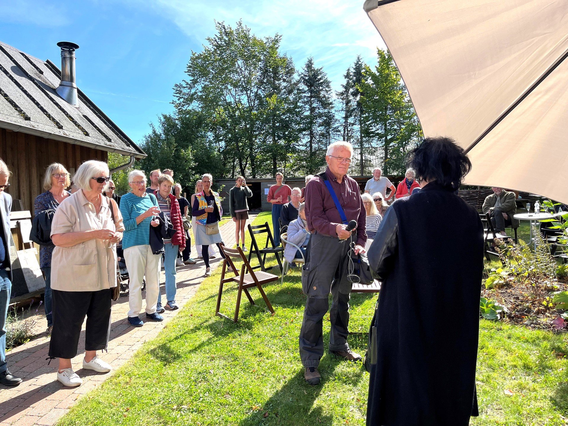 S&oslash;ndag d. 15.09. &aring;bnede vi udstillingen &rdquo;Det gamle tr&aelig;, o, lad det st&aring;&rdquo; og gen&aring;bnede samtidig museet. Det blev en festlig eftermiddag med mange g&aelig;ster og optr&aelig;den fra Fredensborg Musikskole.
Tak 