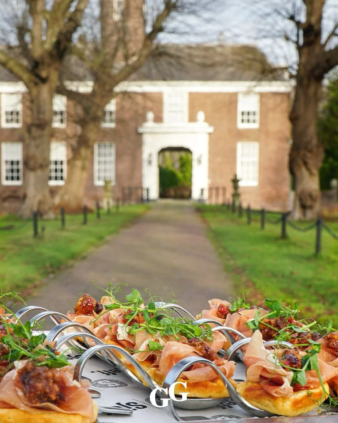 Wat een dag! 🫜
 Onze pop-up herfstlunch was er eentje om in te lijsten. Met een groep enthousiaste fijnproevers wandelden we door de moestuin, werden er mooie vragen gesteld en proefden we daarna de oogst van het seizoen aan een prachtig gedekte taf