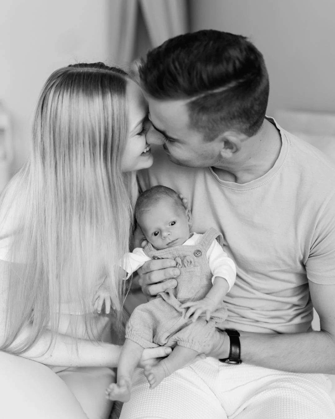 Kr&aacute;sn&aacute; rodinka
❤
 #novorozeneckefoto #novorozeneckefoceni #l&aacute;skaje #LifestylePhotography #newbornphotoprague #lifestylephotographer #NewbornPhotography #newbornbaby #newbornphoto #foceninovorozencupraha #foceninovorozencu #bwphot