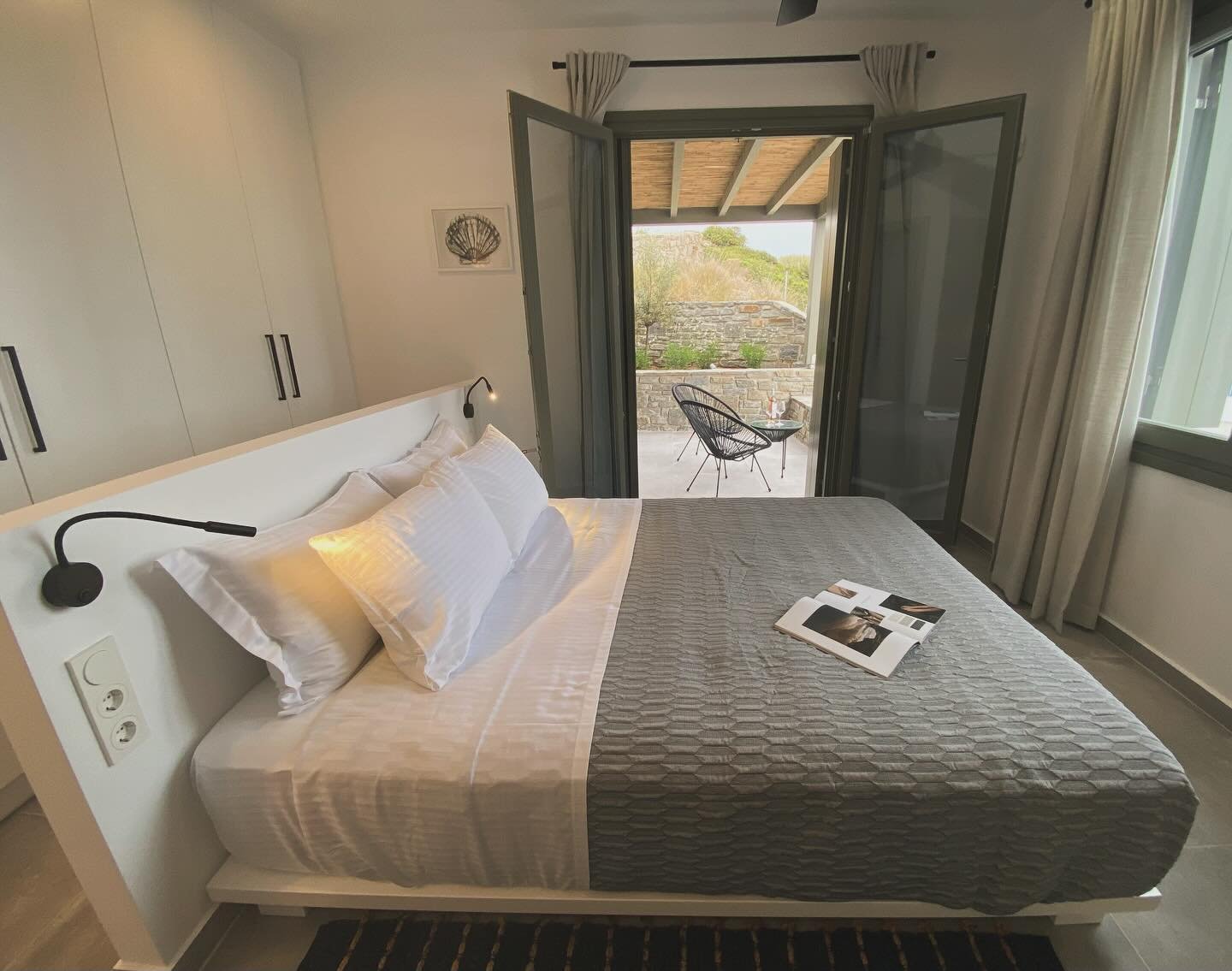 Relax, lie back and enjoy the luxury of Villa Anat. 

Our deluxe King sized beds are literally the stuff of dreams&hellip;

We have two incredible properties, each with their own infinity pool available all year!

See www.villaanatparos.com for all d