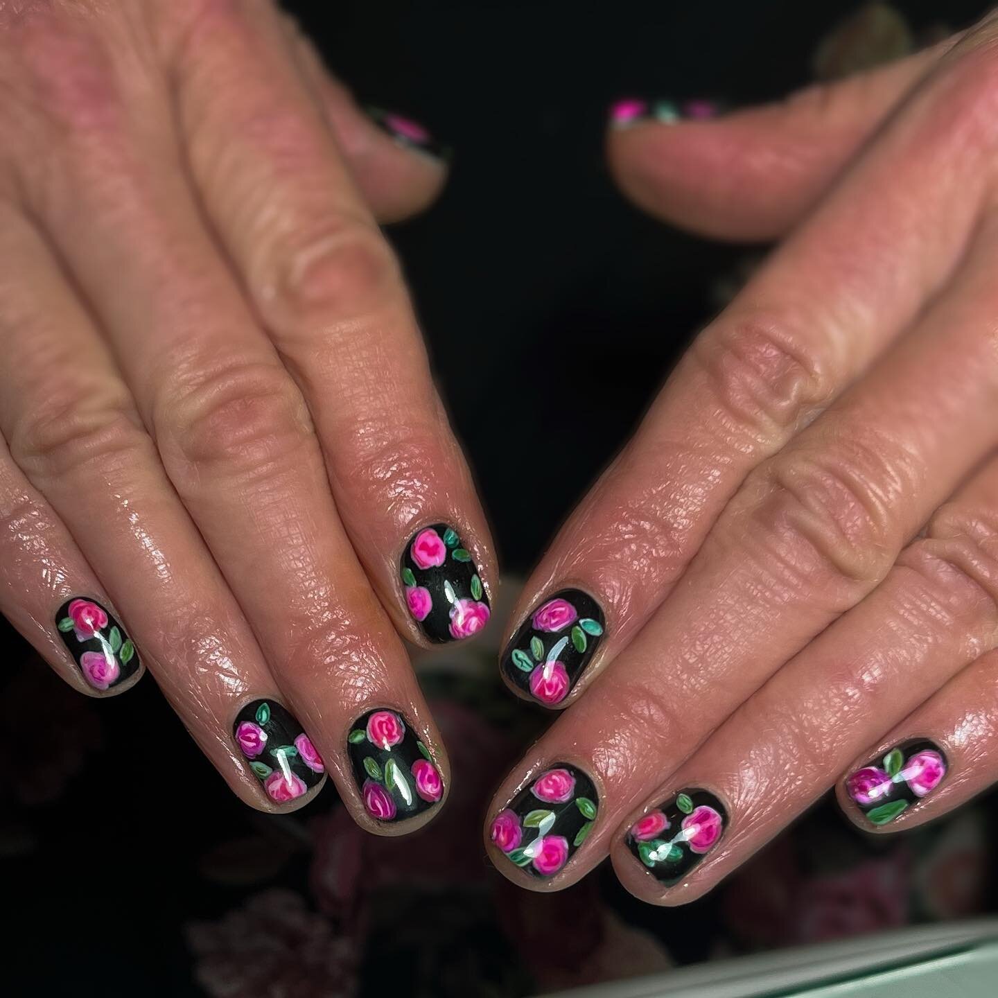 Peonies are my favourite flower and now maybe my new favourite nail art 🤔🥰

Inspo taken from the beautiful top in the background 

Painted using @the_gelbottle_inc 

Brushes @brillbirduk 

Prep @officialnavyprofessional 

Nail art add on - Intricat