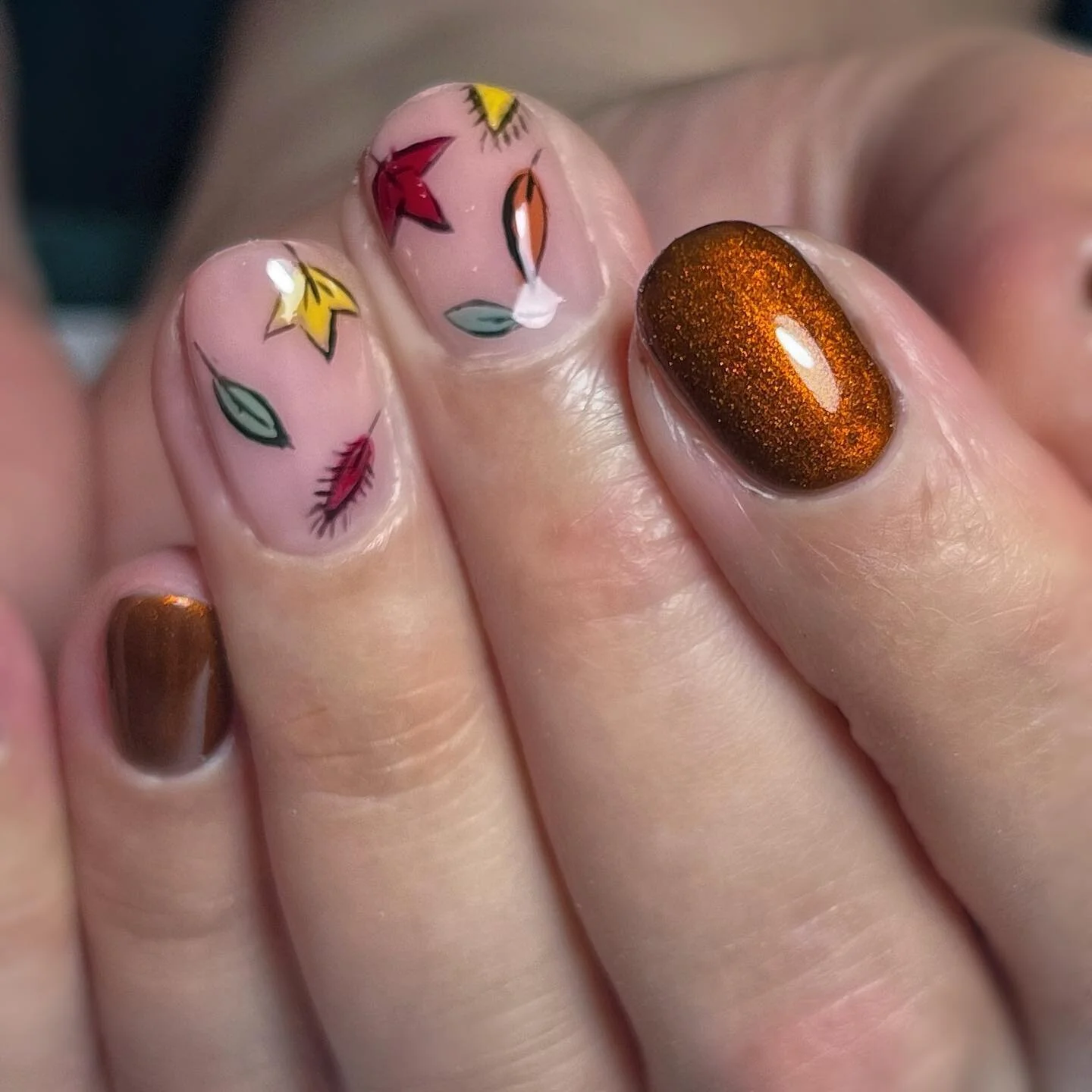 Probably my favourite Autumnal mani yet! Featuring my new favourite colour &lsquo;Vintage&rsquo; from @the_gelbottle_inc , literally autumn in a bottle 😍

Arty inspo from the supremely talented @paiwaloves 

#autumnnails #autumnvibes #nailart #biabm