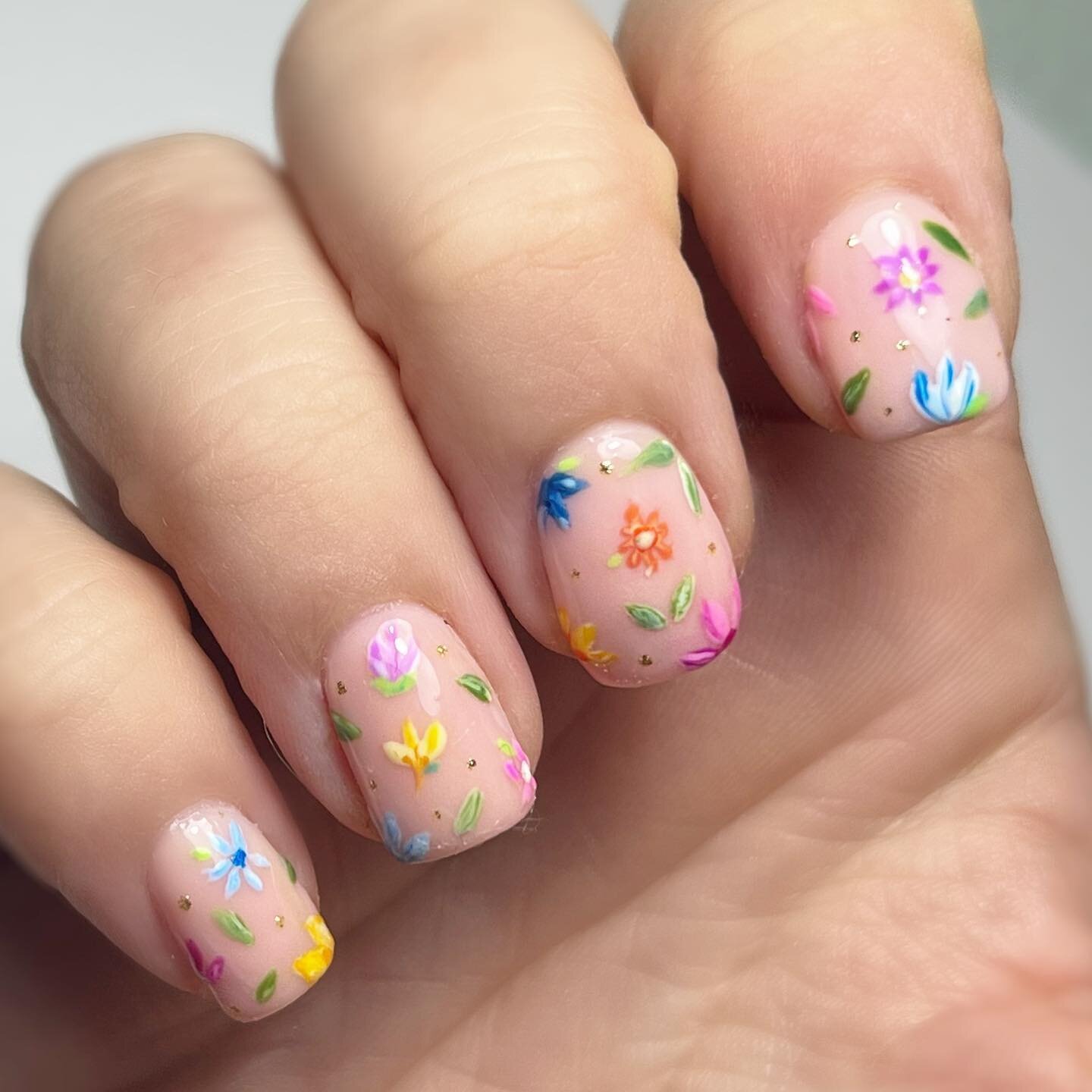 💐 🍃🌸 🍃 🌹 🍃 

#biabnails #thegelbottle #floralnailart #nailsmanchester #nailscheshire #nailart #showscratch