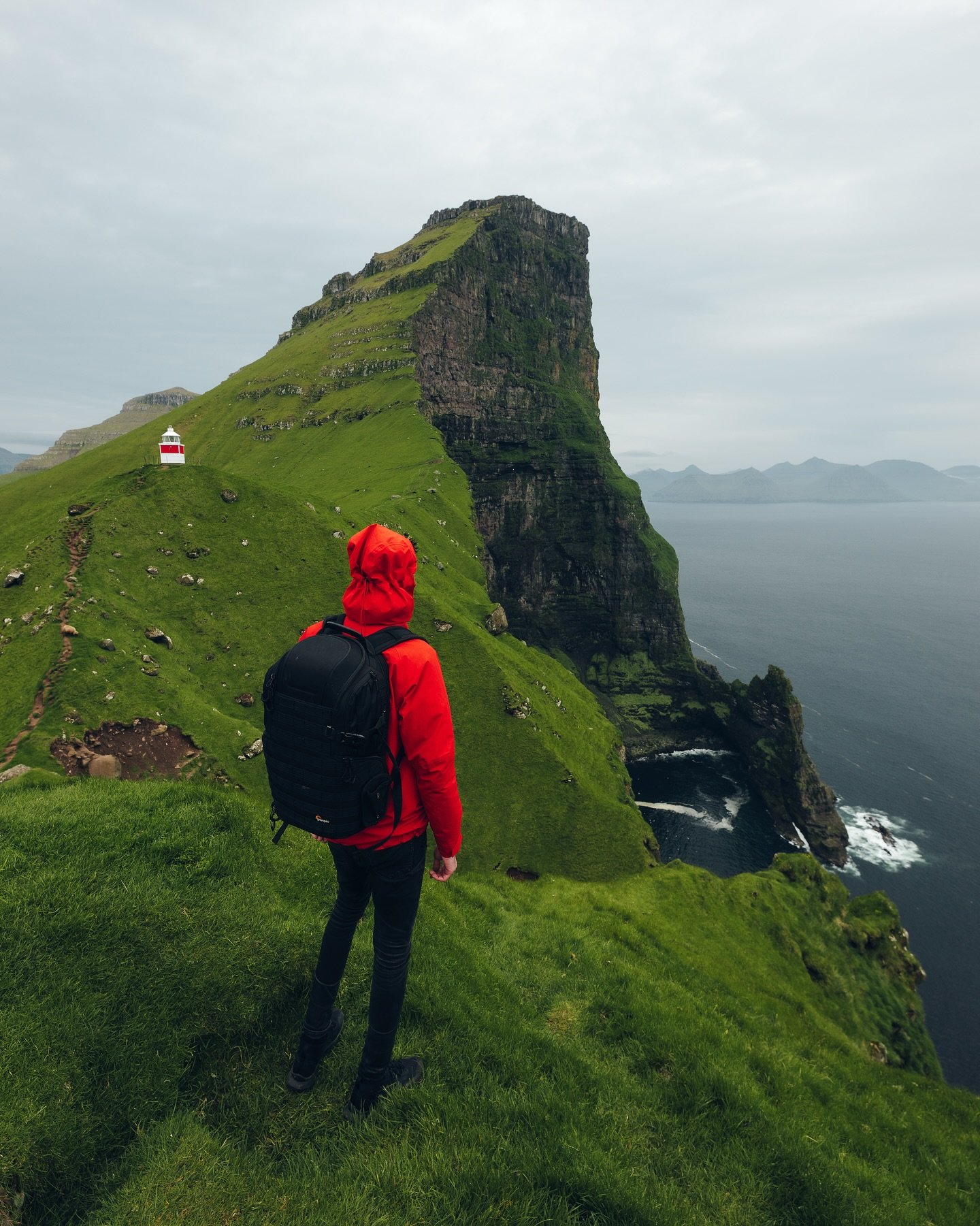 📍Kallur Lighthouse, Kalsoy, Faroe Islands 🇫🇴

What&rsquo;s here? Just 76 people 👫 and a whole lot of sheep 🐑 on this remote island. No grocery stores, no gas stations.
Just one road, four tunnels, a tiny kiosk, a cozy little caf&eacute;&hellip; 