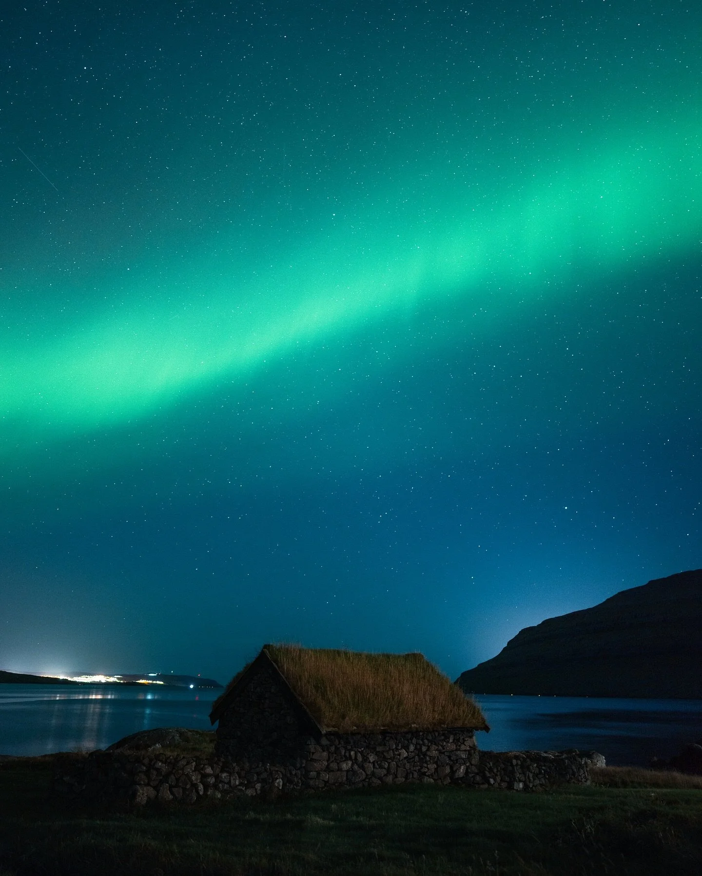 When the Aurora decided to dance again across our night sky 💃🌌

No matter how many times I see it, it always feels unreal 🥹

Who do you want to experience the Northern Lights with this year? ✨

#faroeislands #aurora #northernlights