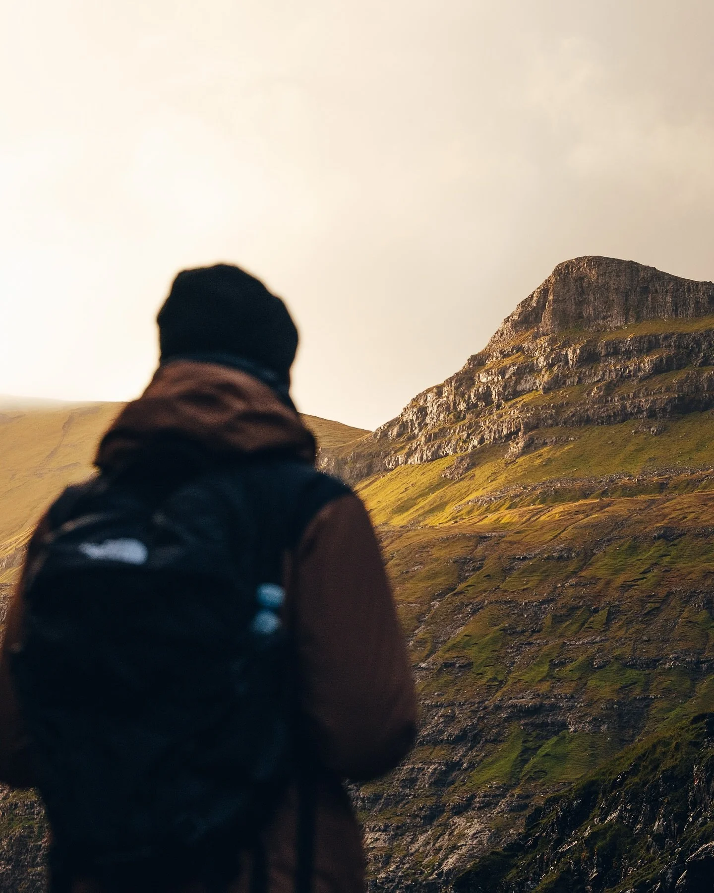 Autumn in Saksun 🍂
 The perfect spot to watch the golden evening light spill over the village and mountains✨

#FaroeIslands #Saksun #AutumnVibes