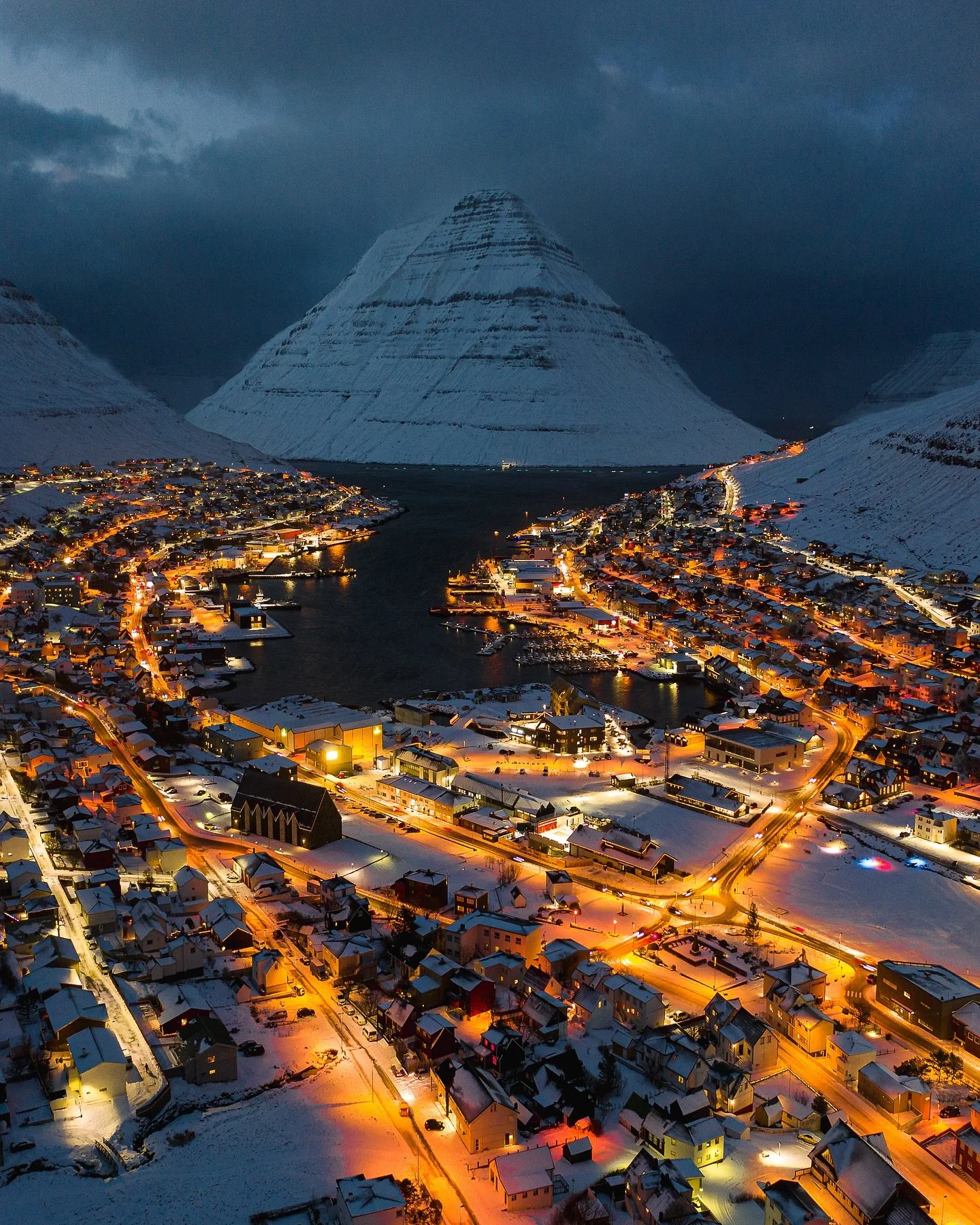 Dark season in the Faroe Islands 🇫🇴🌌
 Soon the islands will be wrapped in almost complete darkness. Daylight is fading fast, and by the end of November, we&rsquo;ll only have around six hours of daylight.

There&rsquo;s something so cozy about thi