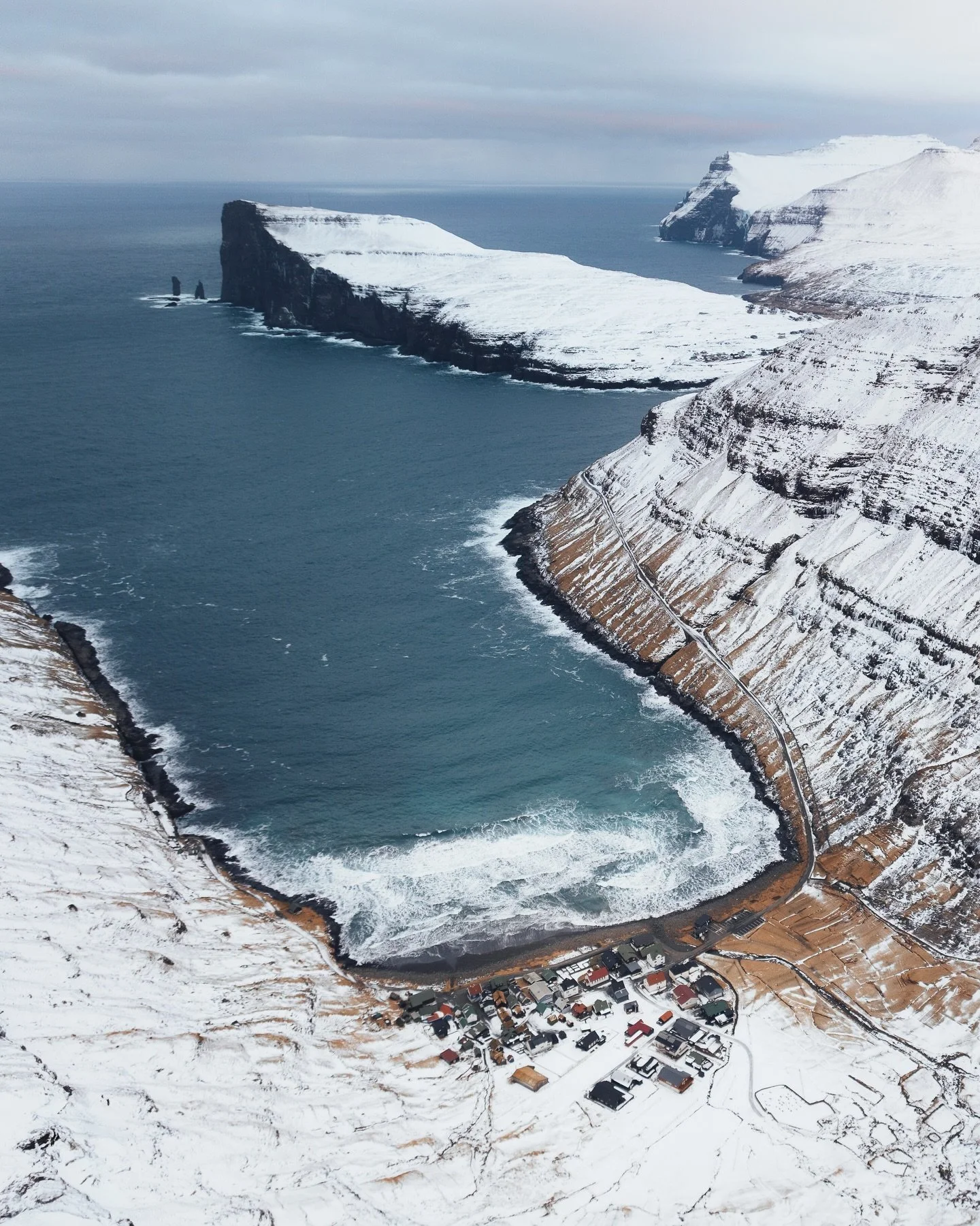 They call it surfers paradise&hellip; Tj&oslash;rnuv&iacute;k 🇫🇴🌊
 And I get why. The waves, the cliffs, the black sand .. it&rsquo;s dramatic in the most beautiful way.

Surfers from all over the world travel here to ride the swells in one of the