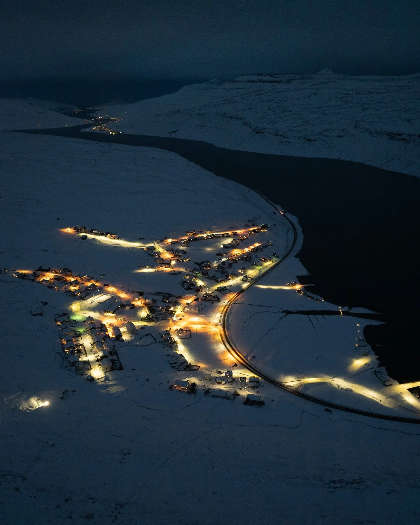 The darkest day of the year &hellip; Winter solstice 🌑

Who&rsquo;s going to do the winter solstice ritual with me? 🕯️ You write down 12 wishes or intentions for 2026, each on a small piece of paper. Starting today, on the solstice, you burn one wi