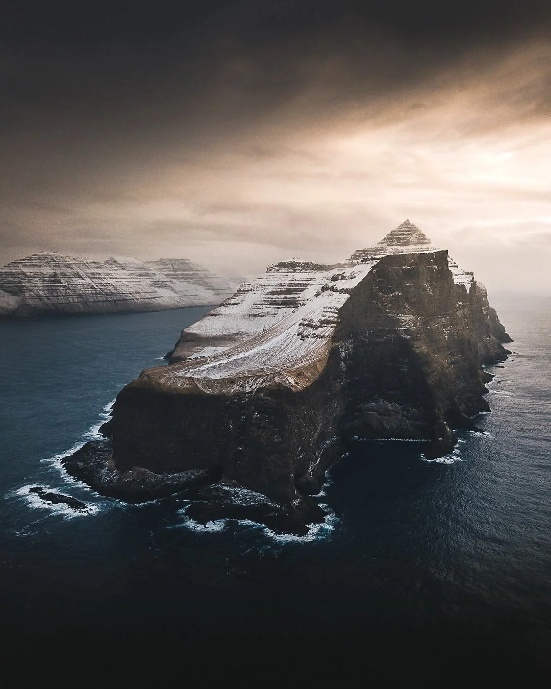 The snow is starting to melt, and the landscape is changing fast&hellip; and of course, it decided to disappear on the very same day I handed in my bachelor thesis. Typical 😅

But now? 
Now I finally have time 🙏🏻 Time to go outside, explore, and c