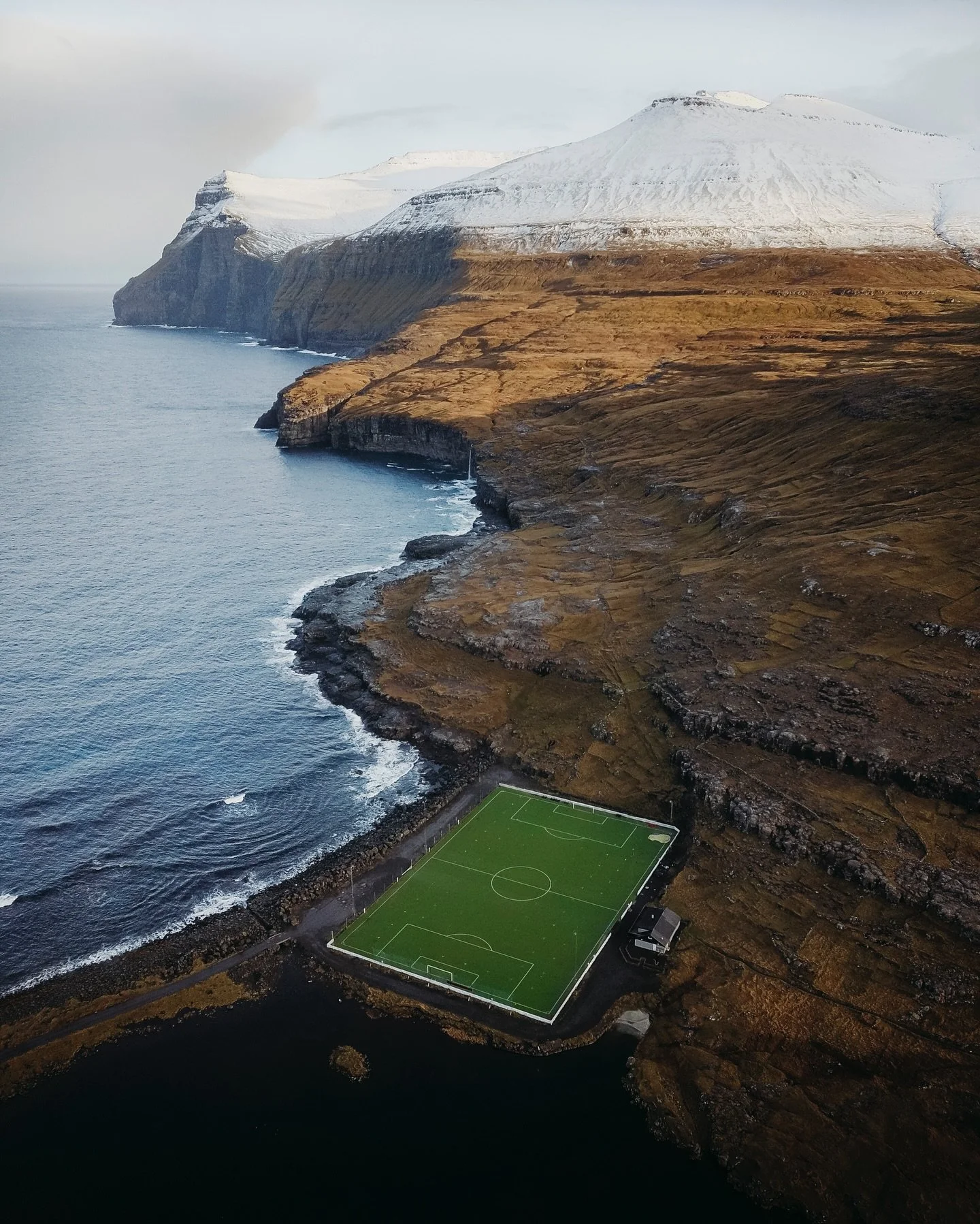 World&rsquo;s greatest football pitch (in my opinion) 🤪⚽️
 Does any other beat this one?

📍 Ei&eth;i

#faroeislands #footballfield #beautifulgame