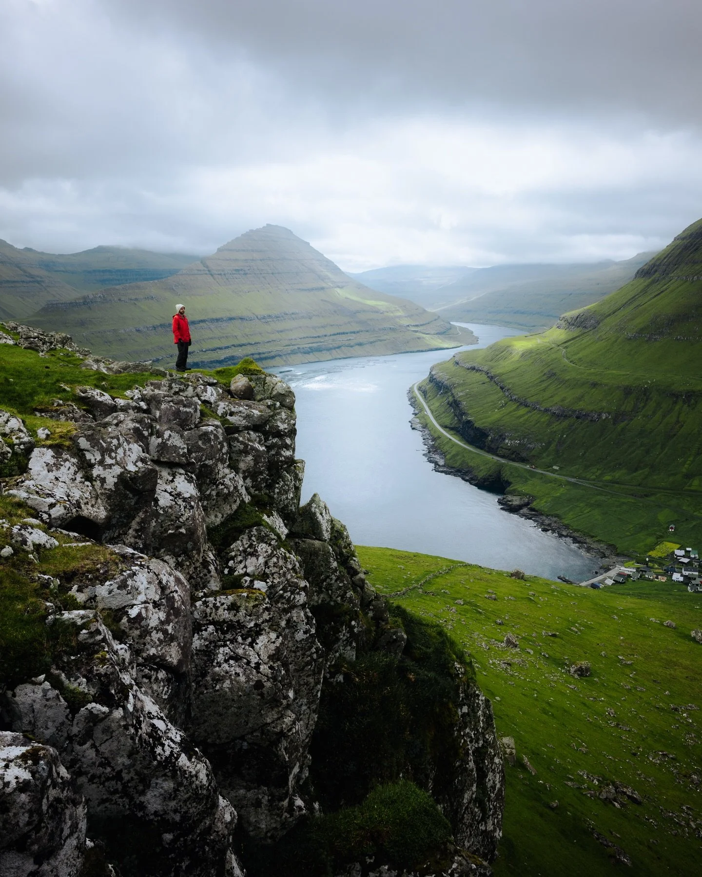 In two months, my world turns vibrant green🌿 and I couldn&rsquo;t be more obsessed 🤤

📍 Faroe Islands

#FaroeIslands 
#naturephotography