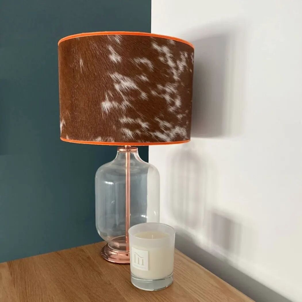 Halloween has had us looking at orange velvet trim again 🧡

How wonderful does it look paired with this burnt brown cowhide? It makes a gorgeous statement against this customers wall colours  too!