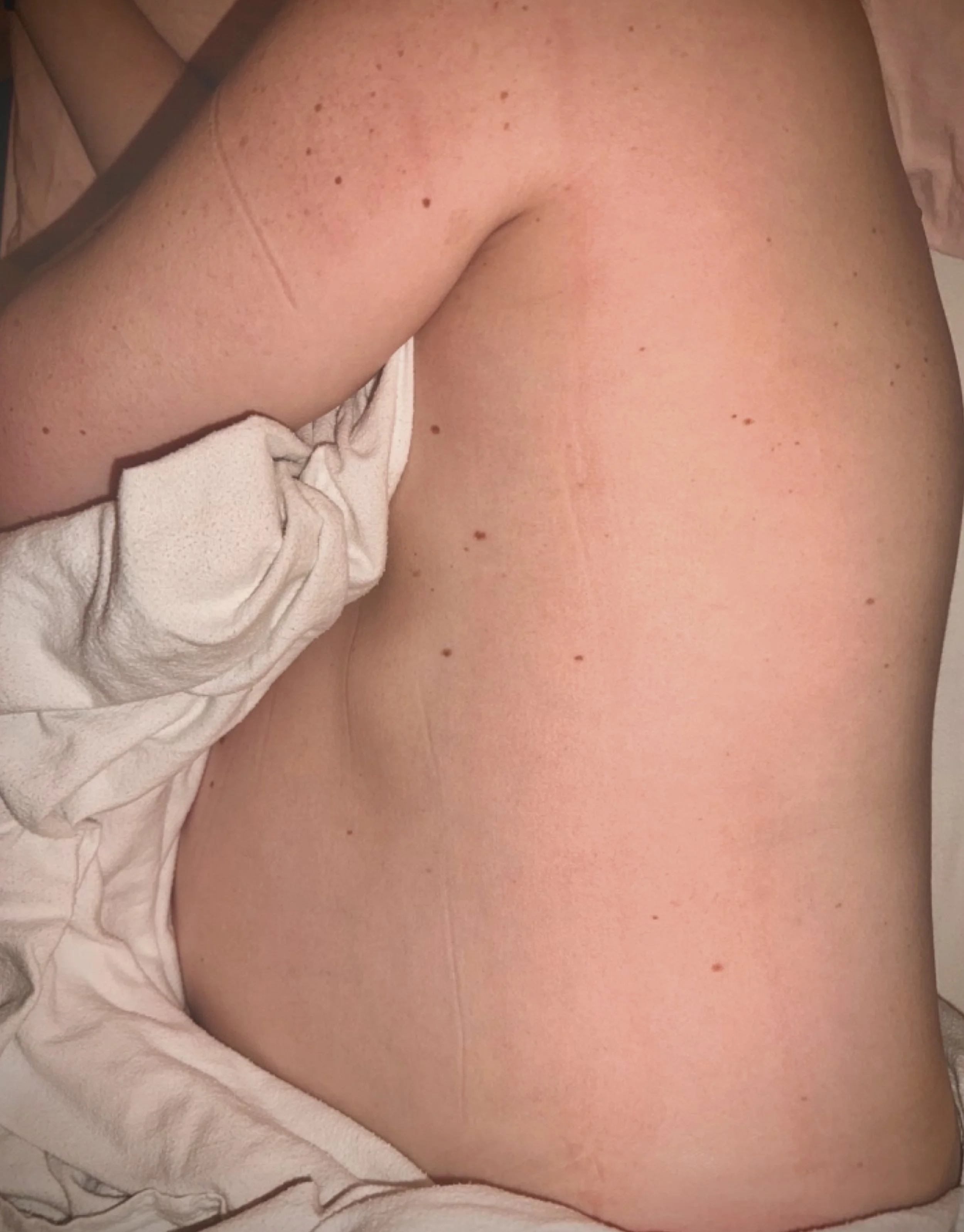 pregnancy massage in Bushey Heath, Hertfordshire with support pillows and a holistic massage approach by a fully qualified pregnancy massage therapist including manual lymphatic drainage treatment. Pre natal and post natal massage therapy Bushey.