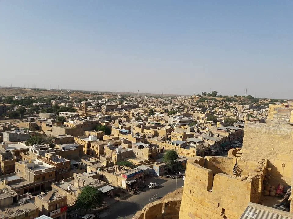 La loi de Parkinson en mobilité internationale : pourquoi on débat 1h sur 500€ et 5 minutes sur 150 000€