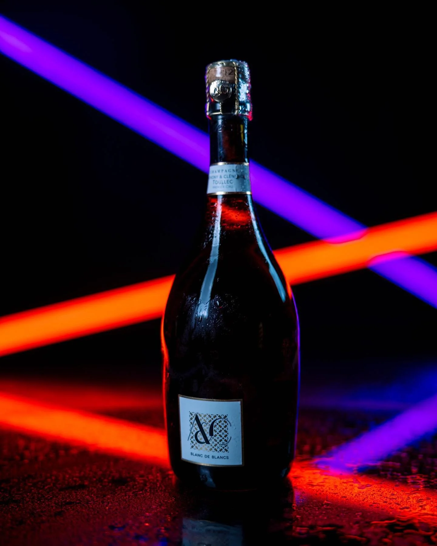 Petit shooting d&rsquo;une bouteille de Champagne 🍾 
Bonne f&ecirc;tes ! 🎉
T&rsquo;as besoin de mettre tes produits en avant ? 
Contactes-nous 📩

#photo #champagne #Reims #newyear #2023 #canon #light #color #happynewyear