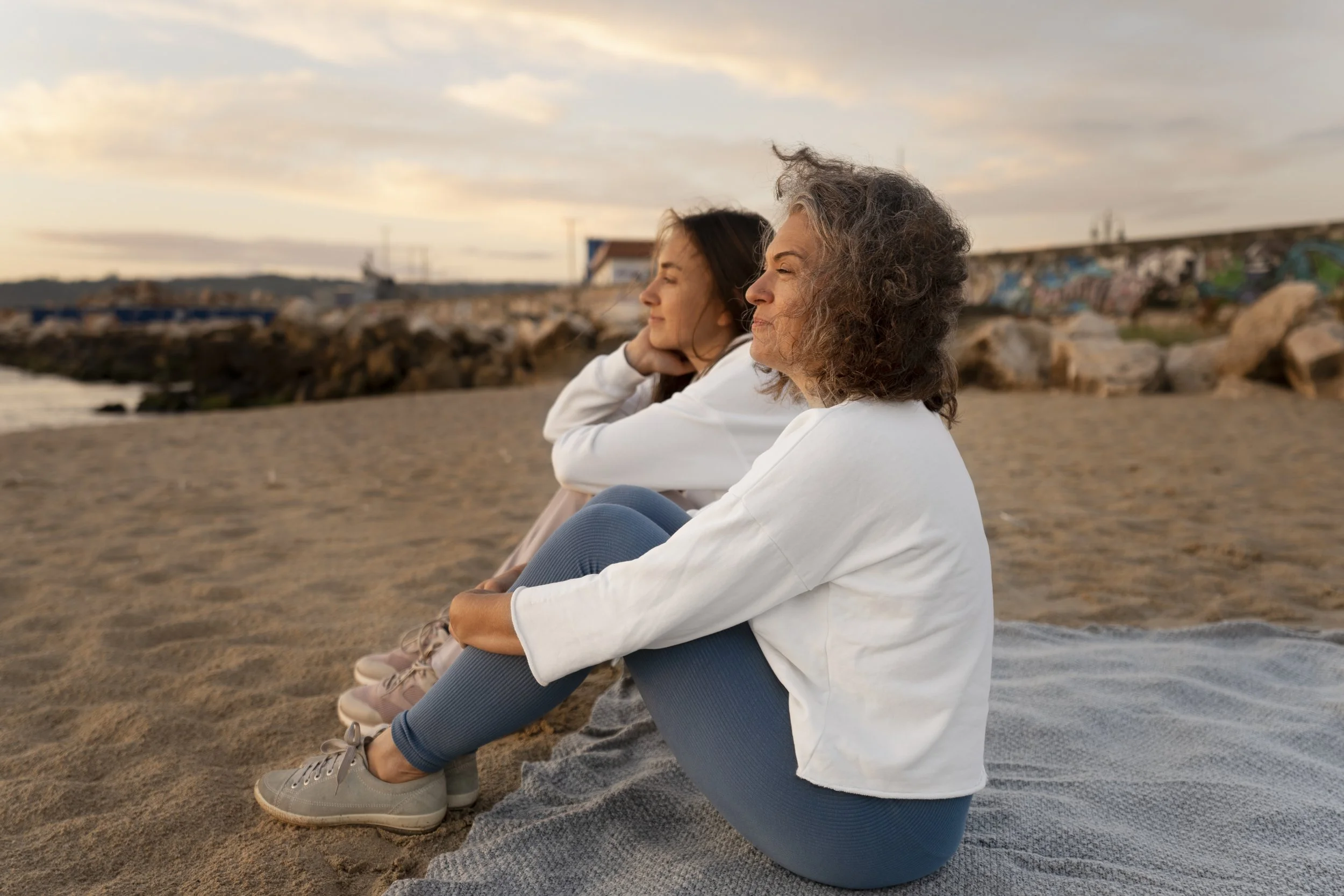 Adult audience listening to a talk on intimacy after divorce and long-term relationships, focused on clarity, self-trust, and modern connection.
