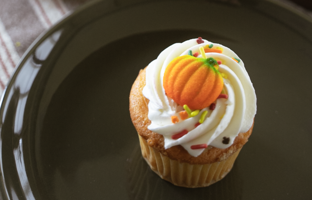thanksgiving autumn cupcake.png