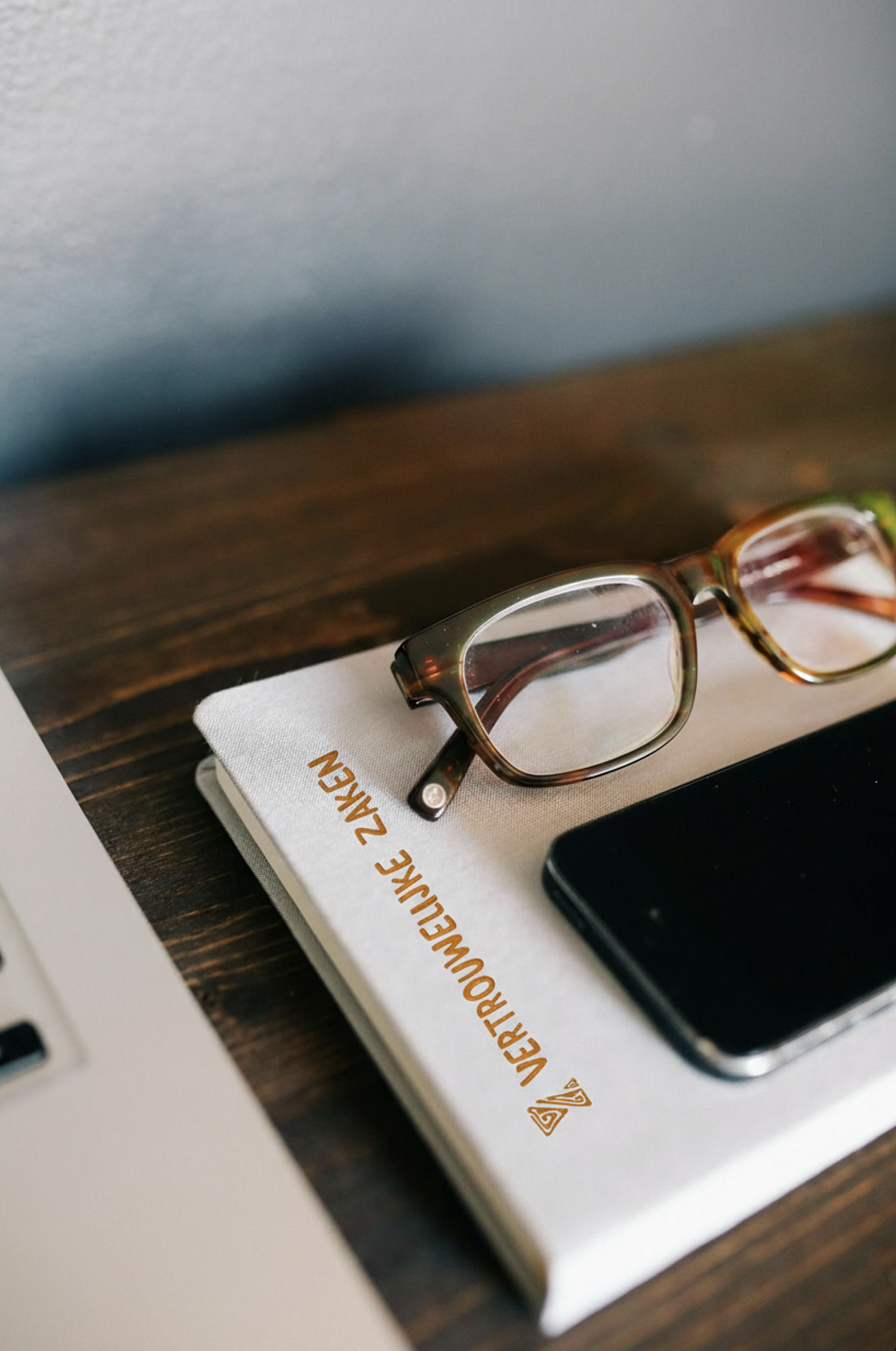 Mock up van notitie boekje met logo van Vertrouwelijke Zaken