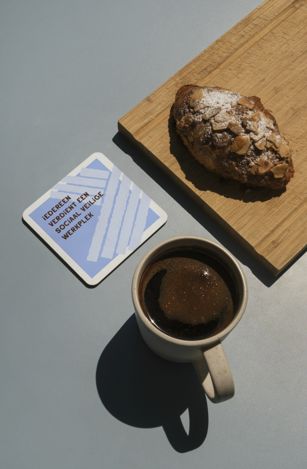 Onderzetter met quote in huisstijl van Vertrouwelijke Zaken