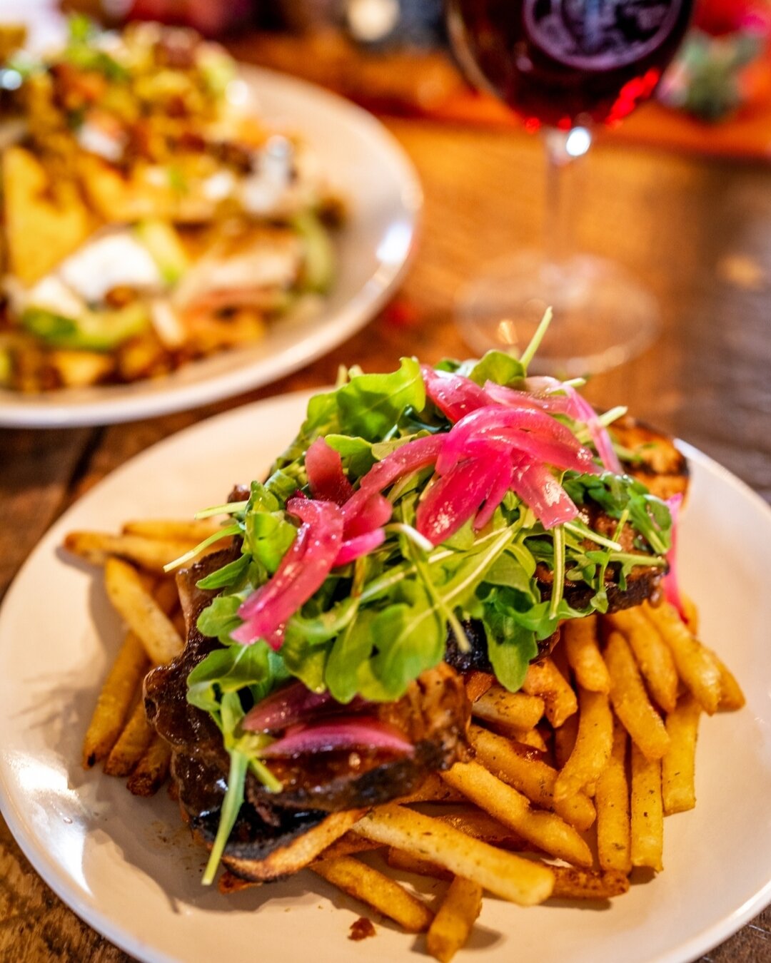 Your Friday night could look like this 🤩 

Featured here is our staff favorite, Braised Shorty 😋
Braised short rib served open faced on grilled sourdough with picked red onions, arugula, Saratoga Red pan jus, served over a bed fries. O.M.G. it's so