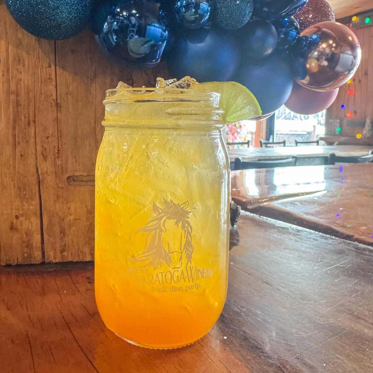 Straight from the stable to the bar 🫏🍹 Say hello to Dominick the Donkey - festive, fun, and very merry 🎄 

🐸 @frogalleyspirits 10 Mill Vodka
🫚 Ginger Beer 
🍑 Peach Nectar
🍋&zwj;🟩 Lime