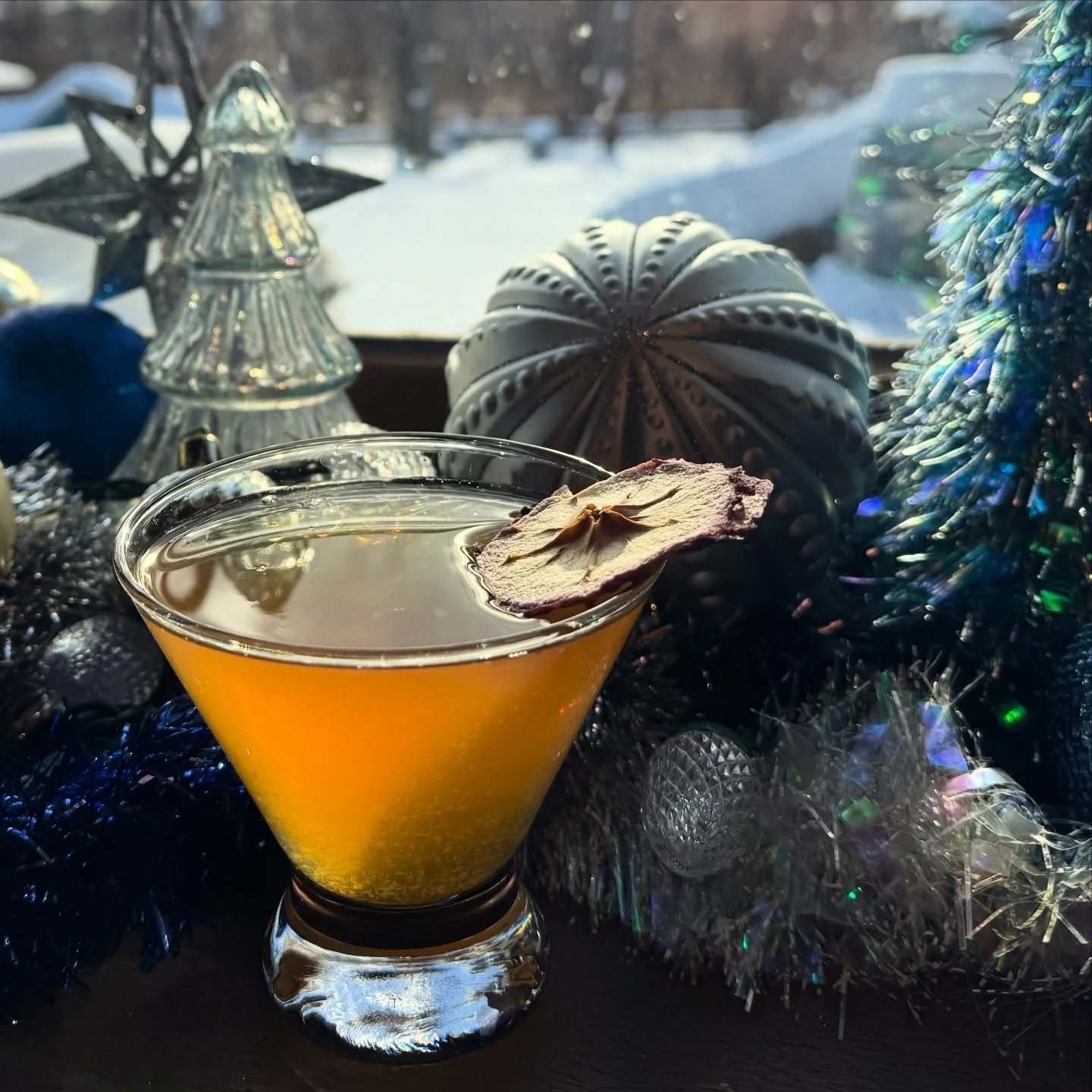 You deserve a night off 👏
Let us shake up delicious cocktails and do the cooking tonight.
Meet your new favorite winter cocktail: Partridge in a Peartini 🍐✨

Harridan Ultra Premium Vodka | Pear Nectar | Apple Moonshine | Fresh Lemon

🎶 Steve Candl