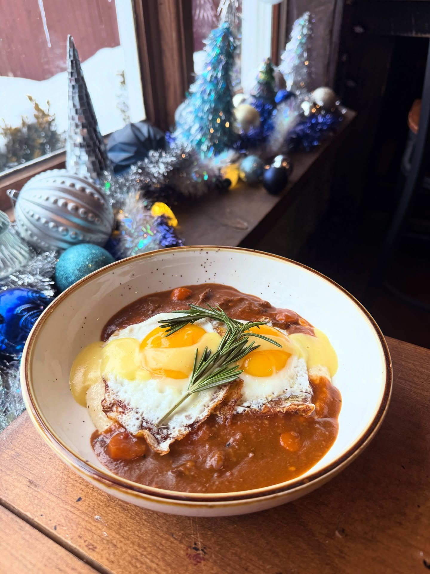 This weekend&rsquo;s Benny of the Moment ✨
Slow-simmered beef stew over rich grits, crowned with two sunny eggs and classic hollandaise.
Brunch served Saturdays &amp; Sundays | 10am&ndash;4pm
