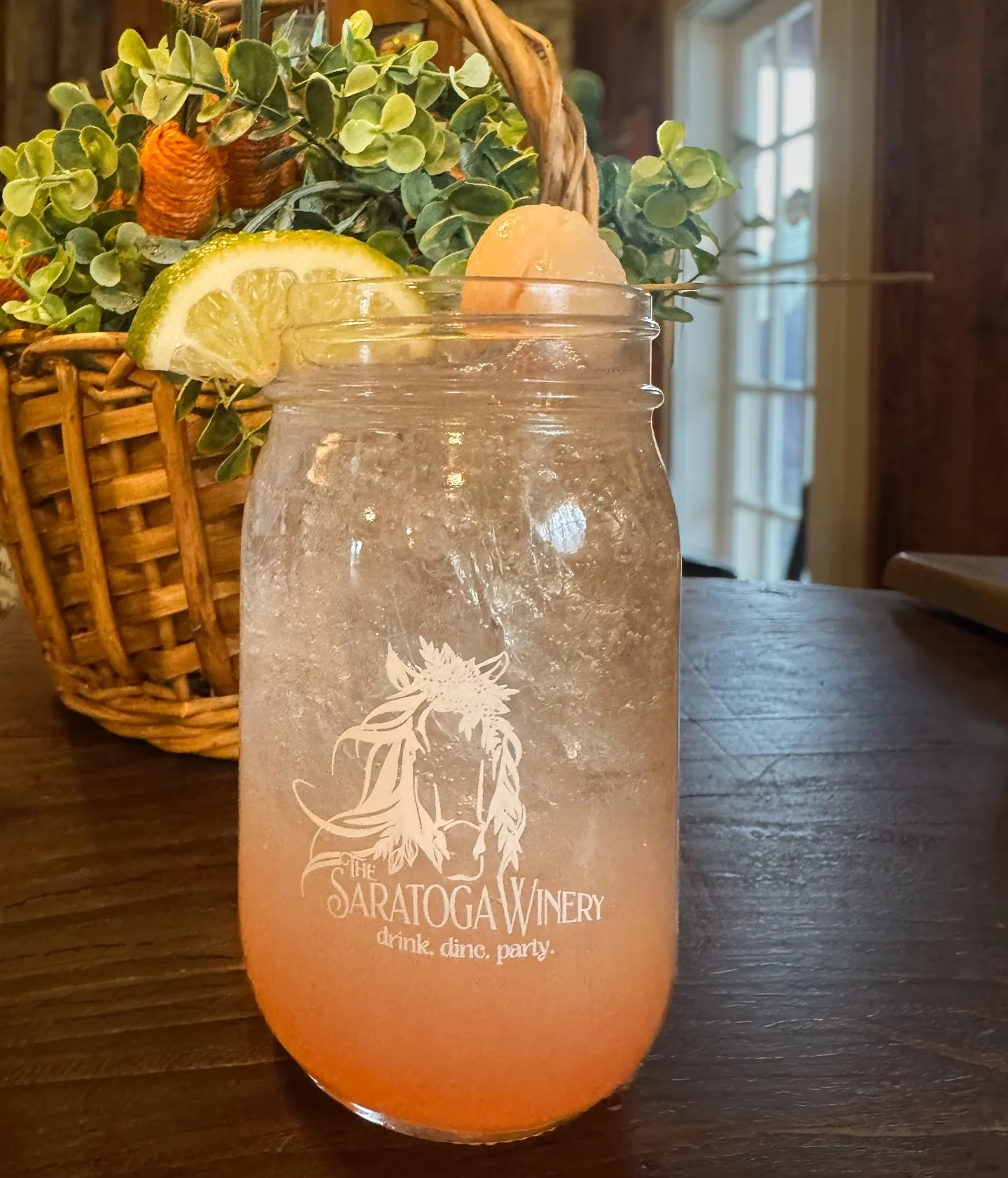 Tonight calls for something new ✨
Meet the Lychee Keen Spritz
Sparkling Wine | Elderflower Liqueur | Lychee Simple | Lime 🍸
Sip one while Dazey Duo plays live tonight 6&ndash;9pm 🎶