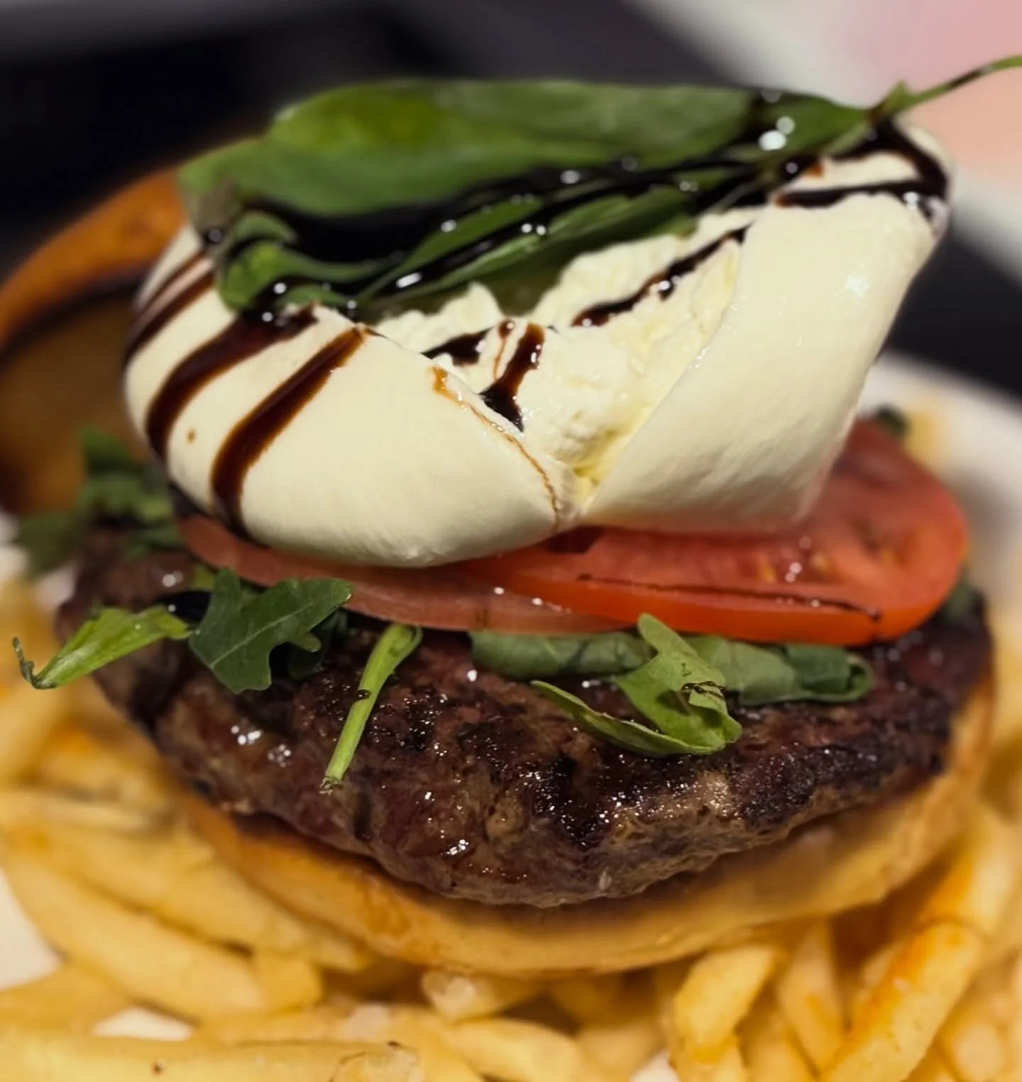 Burrata on a burger&hellip;say less 🤤 

This weekend at The Winery 🍷 
Thursday | Kids Eat Free 
Friday | Luke Pavlus 6pm-9pm 🎶 
Saturday and Sunday | Brunch
