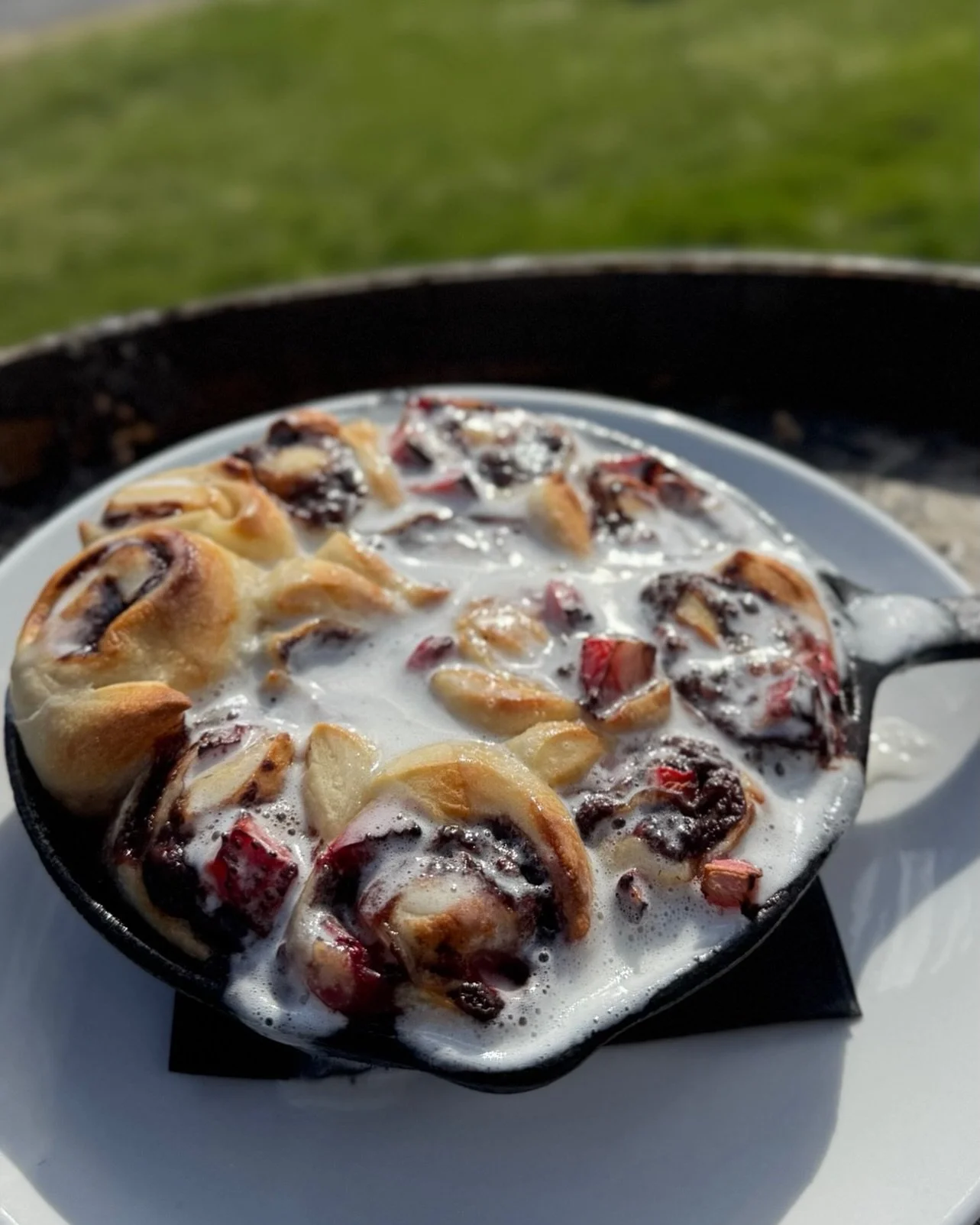 Get ready for our Summer Buns 🍓🤤

Housemade cinnamon rolls baked to perfection, packed with Nutella and fresh strawberries, then finished with a sweet drizzle of icing.

Available Saturdays &amp; Sundays on our brunch menu 🥂✨