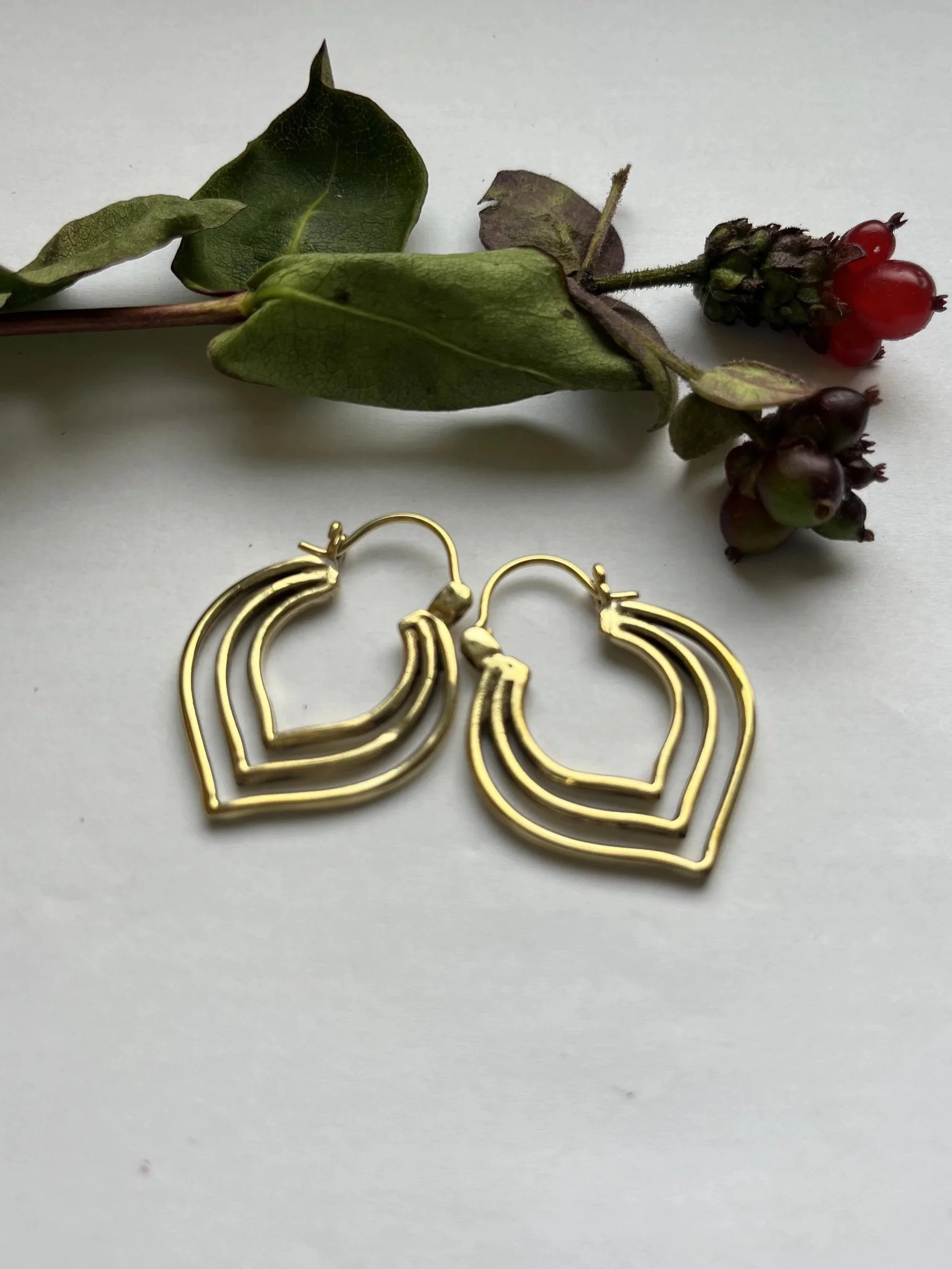 HEART RIPPLE point brass hoop earrings