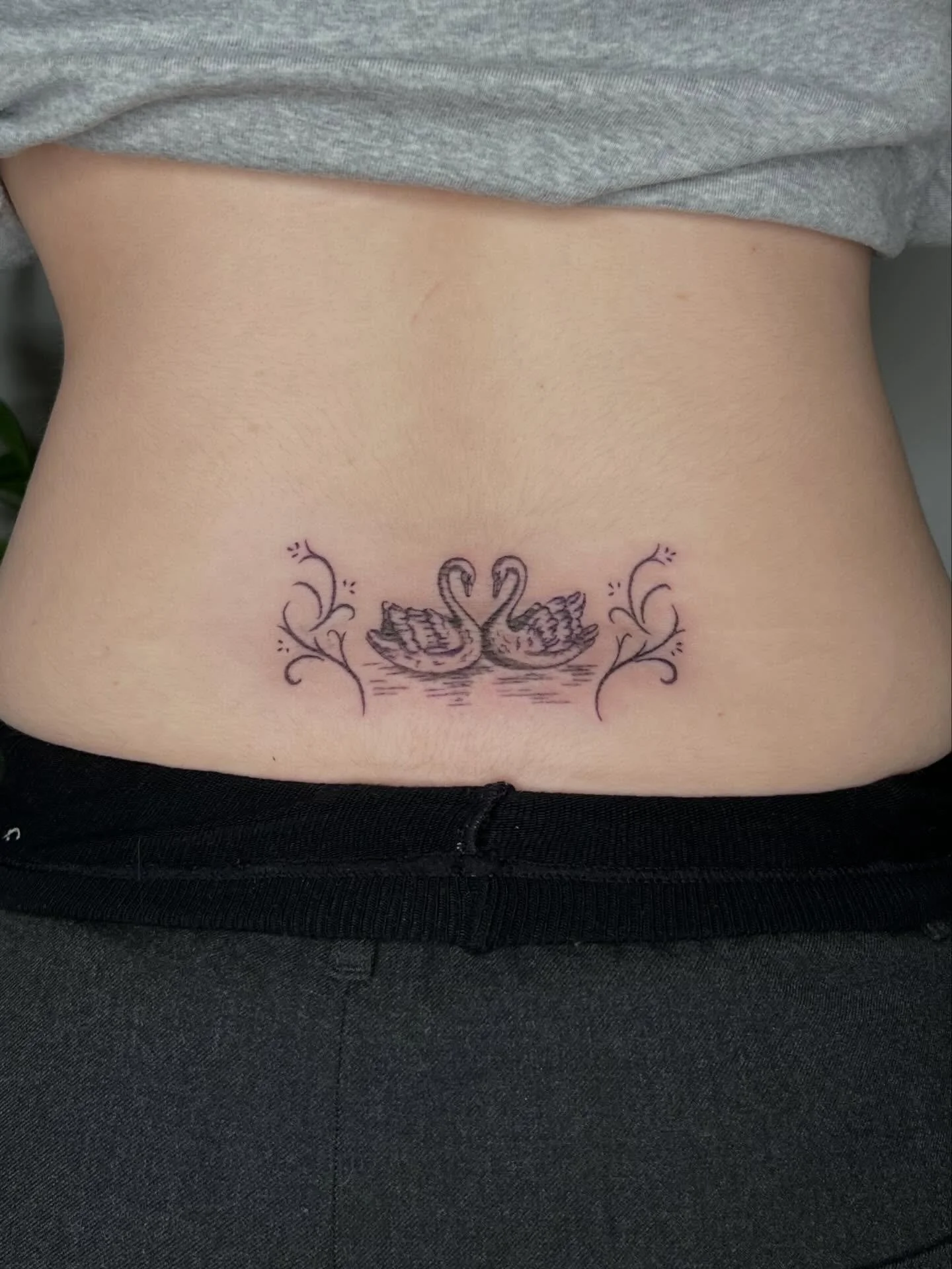 o b s e s s e d with this flash variation 💘 Books are open for the rest of March in Seattle, use the 🔗 to request an appointment. New flash coming in the next day or two just as soon as I finish drawing ✏️ 
&hellip;
Pls note: Moving forward I will 