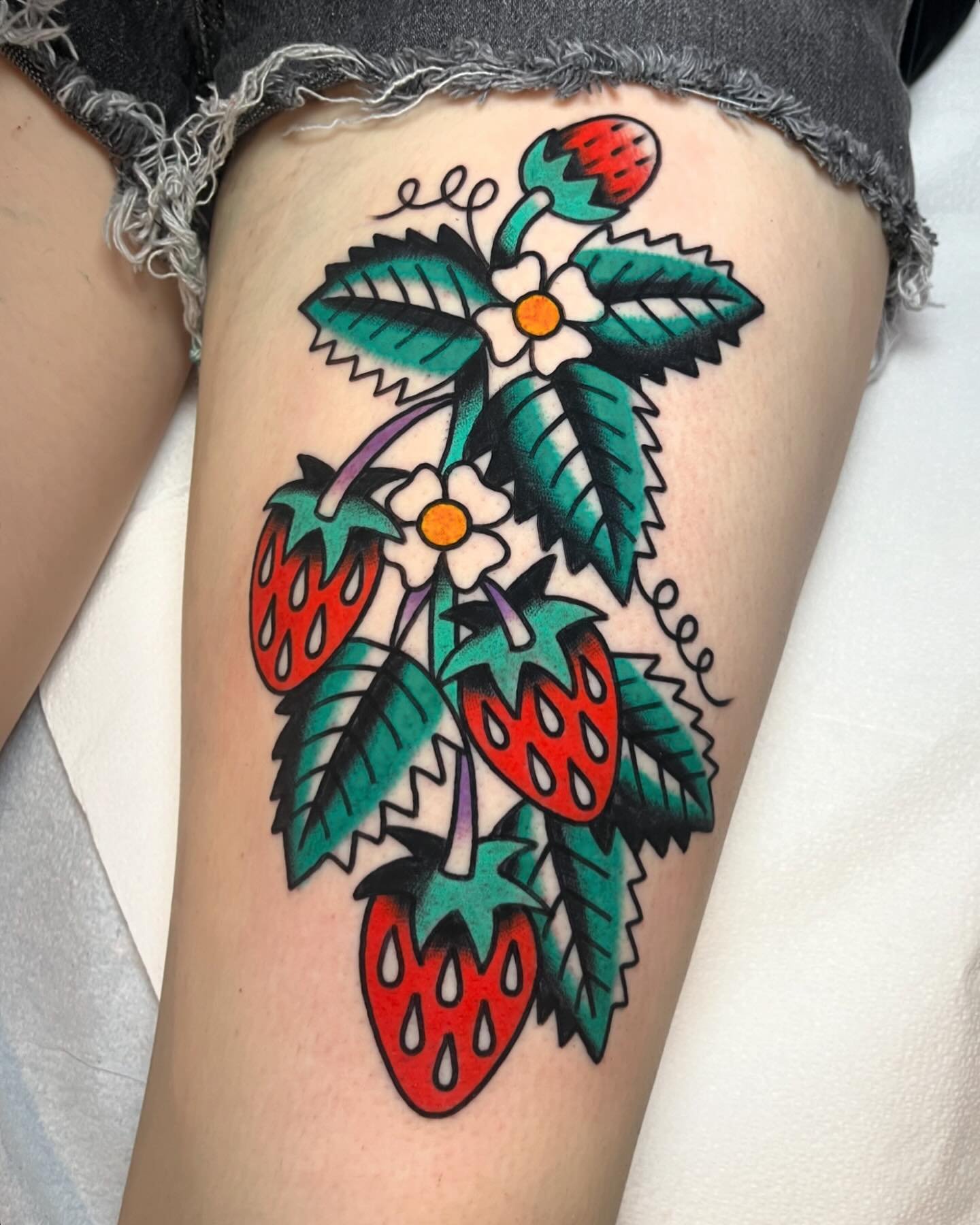Done by @juliacampione 🌈🌈🌈
Link in her bio for booking 
#chicago #chicagotattooartist #chicagotattooshop #lakeview #logansquare #andersonville #wickerpark #ravenswood #chicagotattoos #chicagotattooartists #tattoo #midwesttattoo #midwesttattooer #l