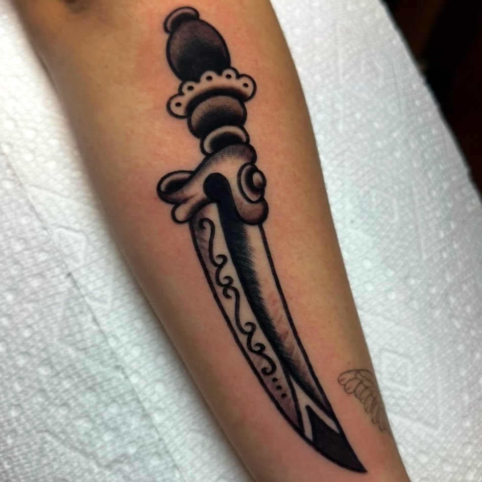Black &amp; grey or color always welcome!

DM to book your next tattoo @good.omen.tattoo

#traditionaltattoos #traditionaltattooartist #chicagotattoo #chicagotattooartist #ladytattooers #chicagotattooshops #tattooflash #goodomentattoo #midwesttattooe